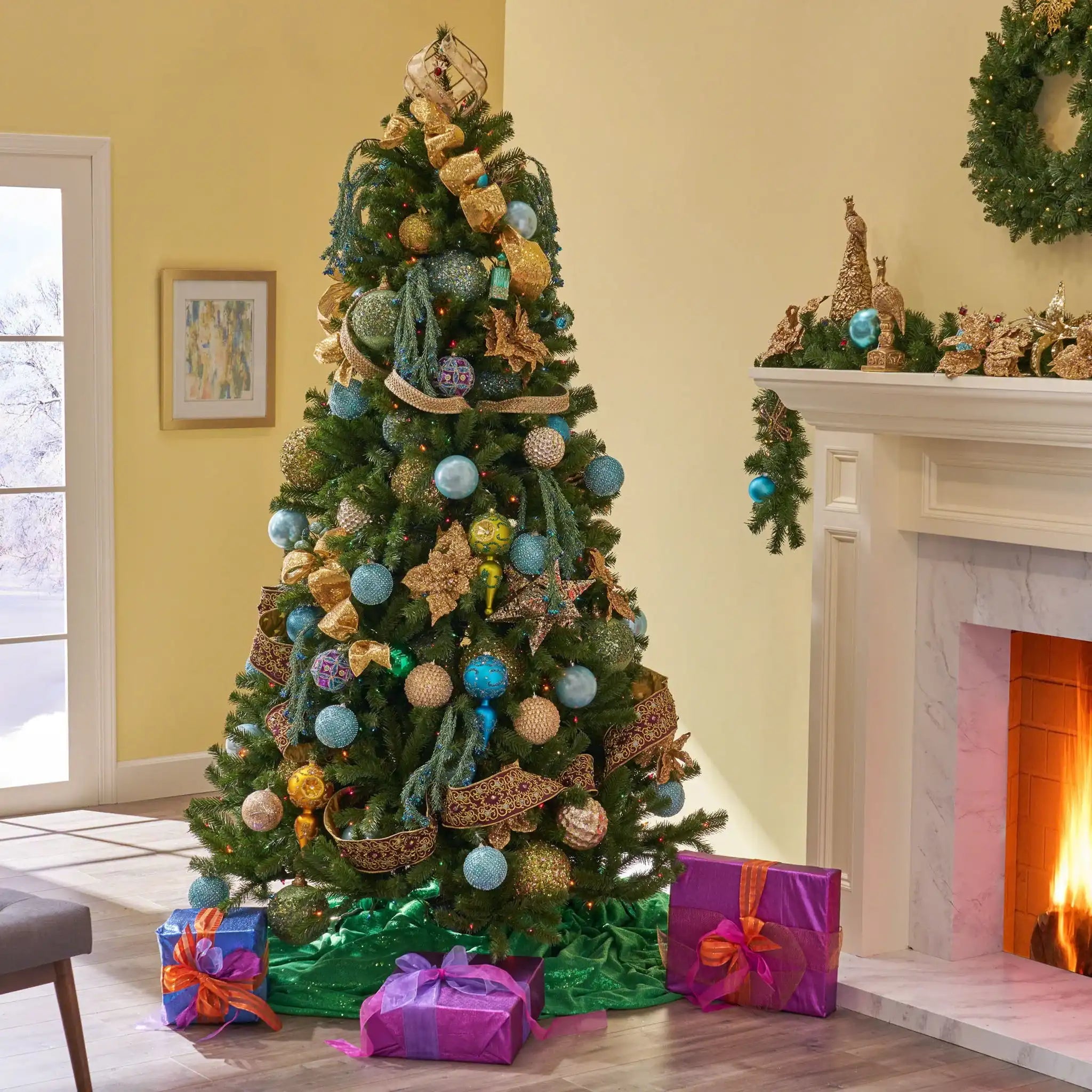 7' Noble Hinged Christmas Tree With 500 Multilights - Green