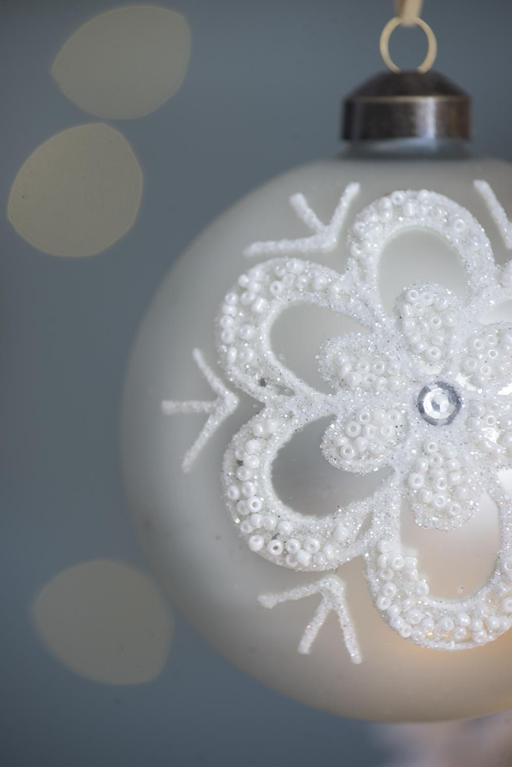 White-Christmas-Ball-Ornaments,-Set-of-12-Christmas-Ornaments