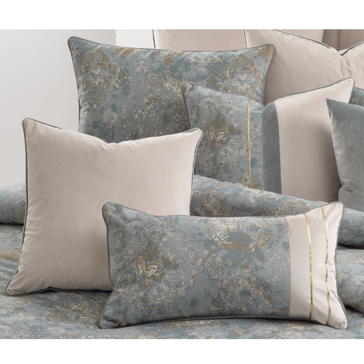 Debonair - 10-Piece King Comforter Set - Mist