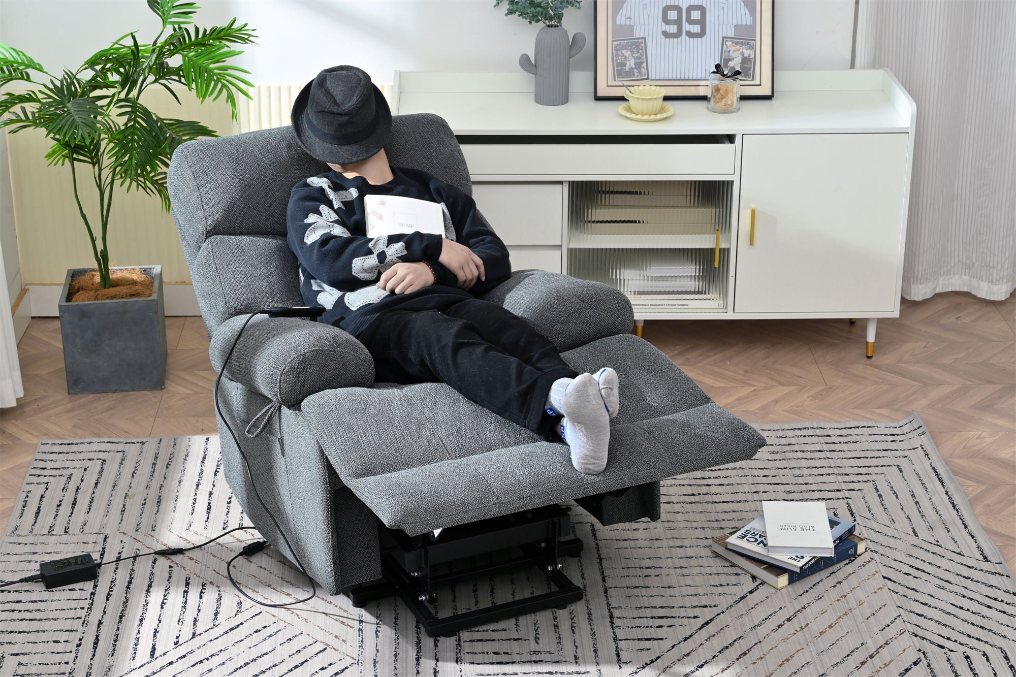 Oversized Power Lift Recliner Chai With Remote Control, Side Pocket, Spacious Seat