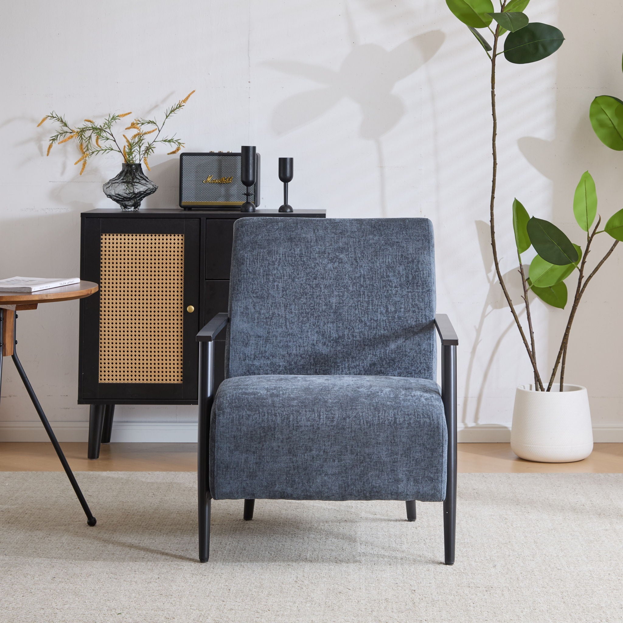 Modern Lounge Chair With Polyester Upholstery