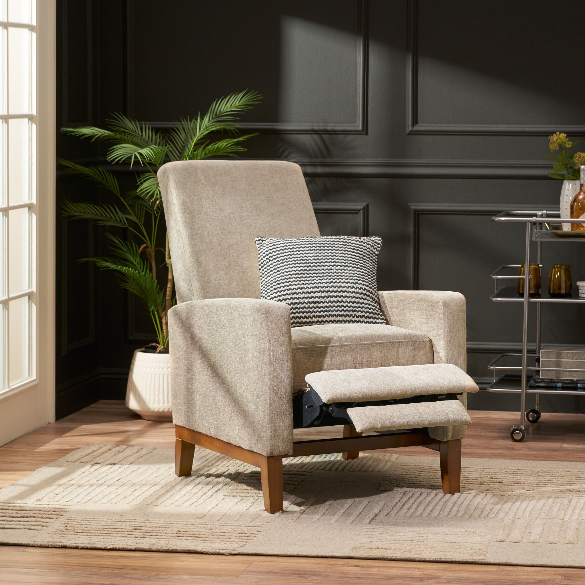 Contemporary Wide Manual Club Recliner