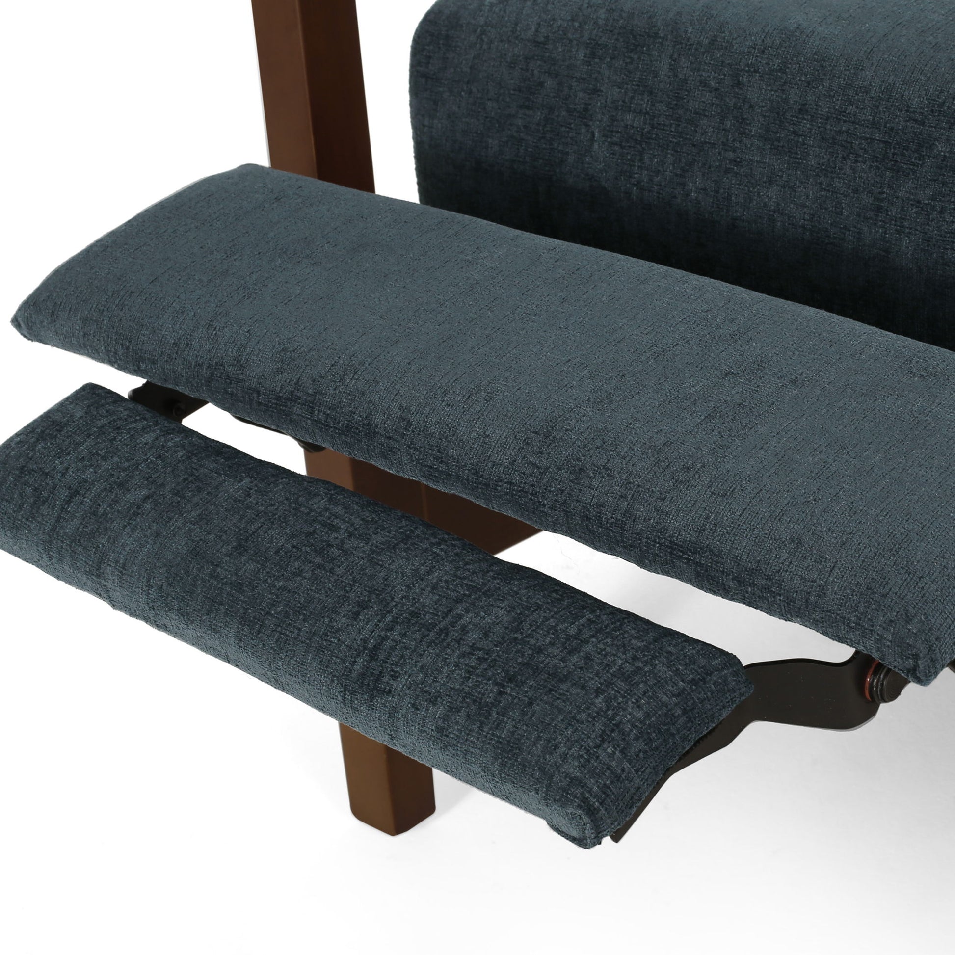 Contemporary Wide Hand Manual Club Recliner - Best Buy Furniture