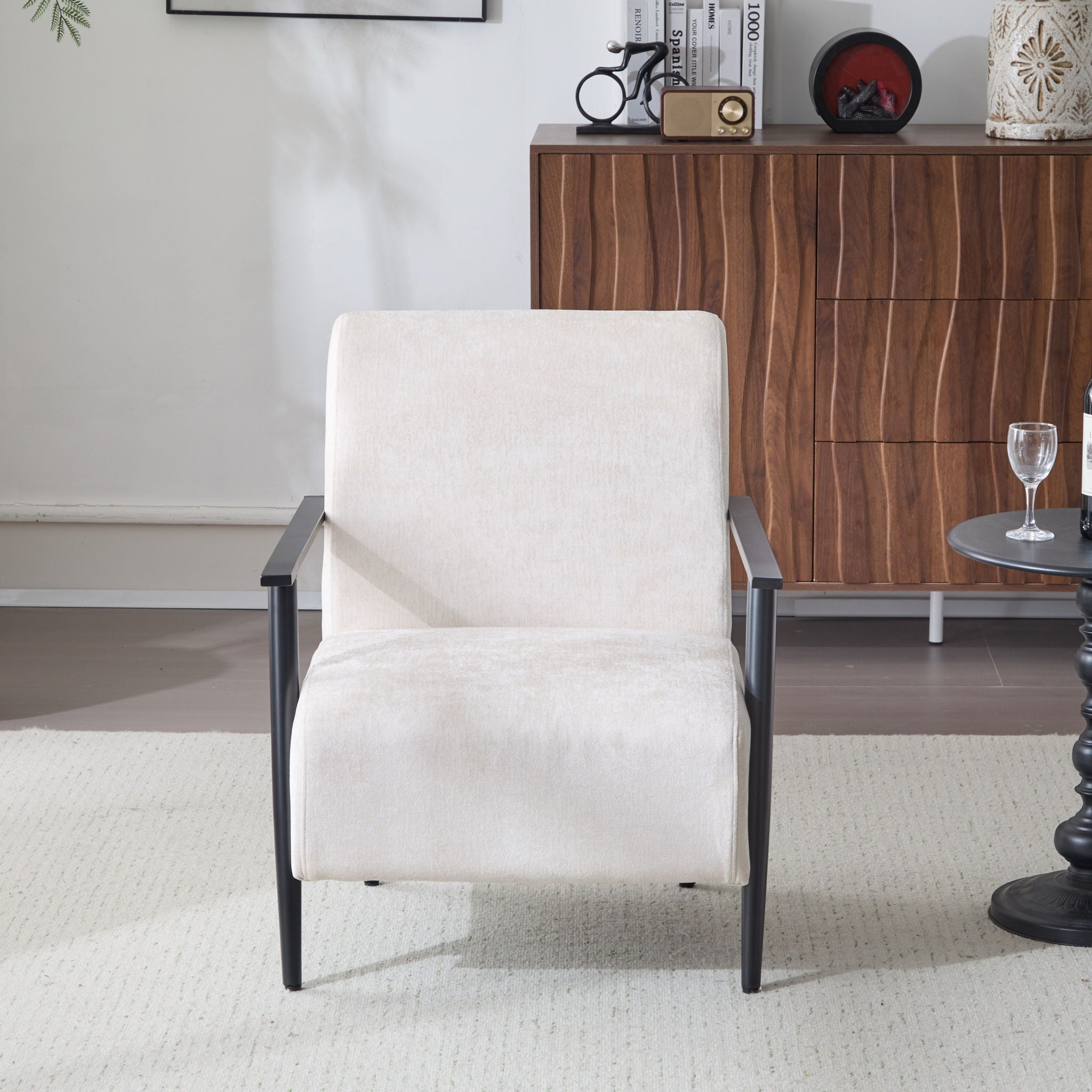 Modern Lounge Chair With Polyester Upholstery