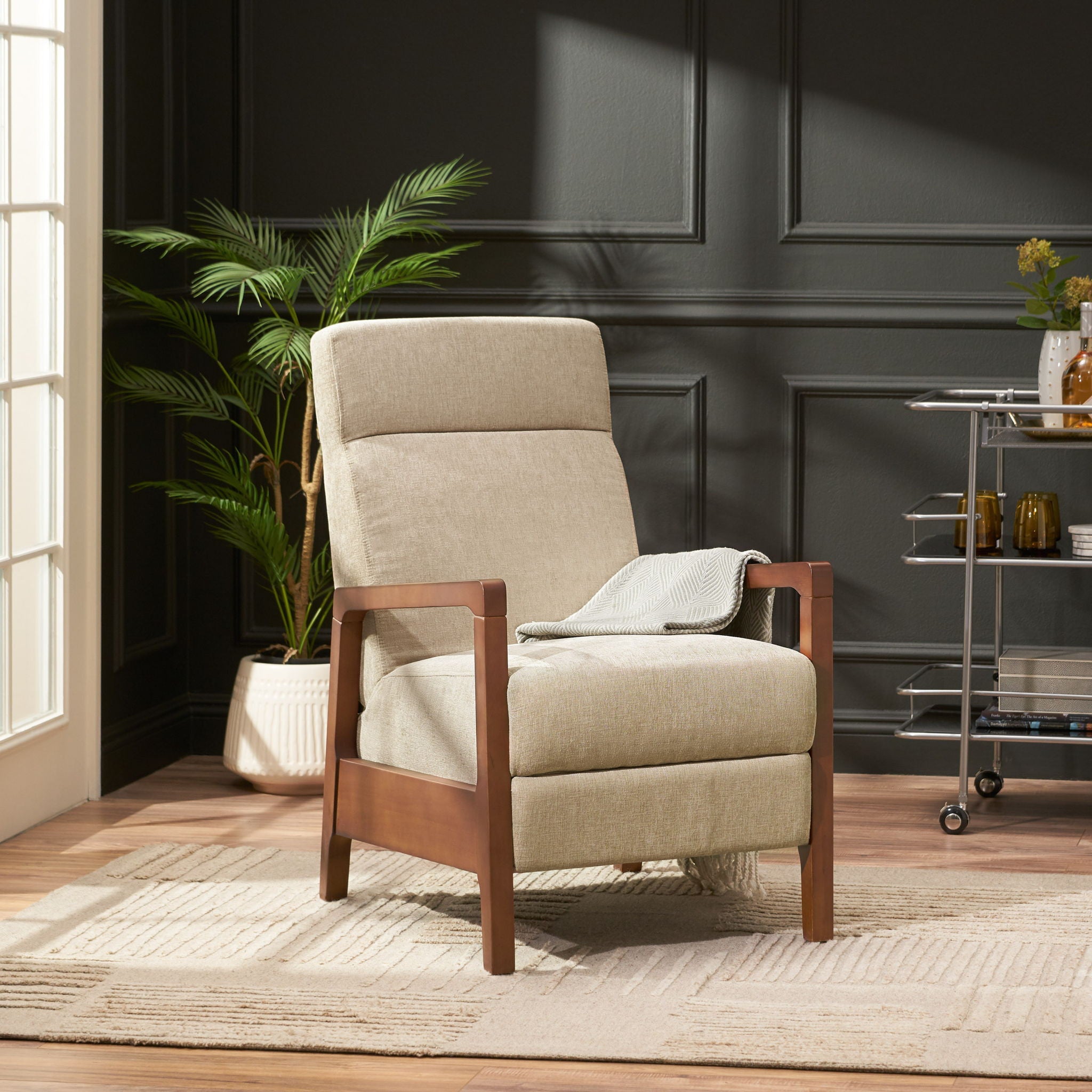 Contemporary Wide Hand Manual Club Recliner - Best Buy Furniture