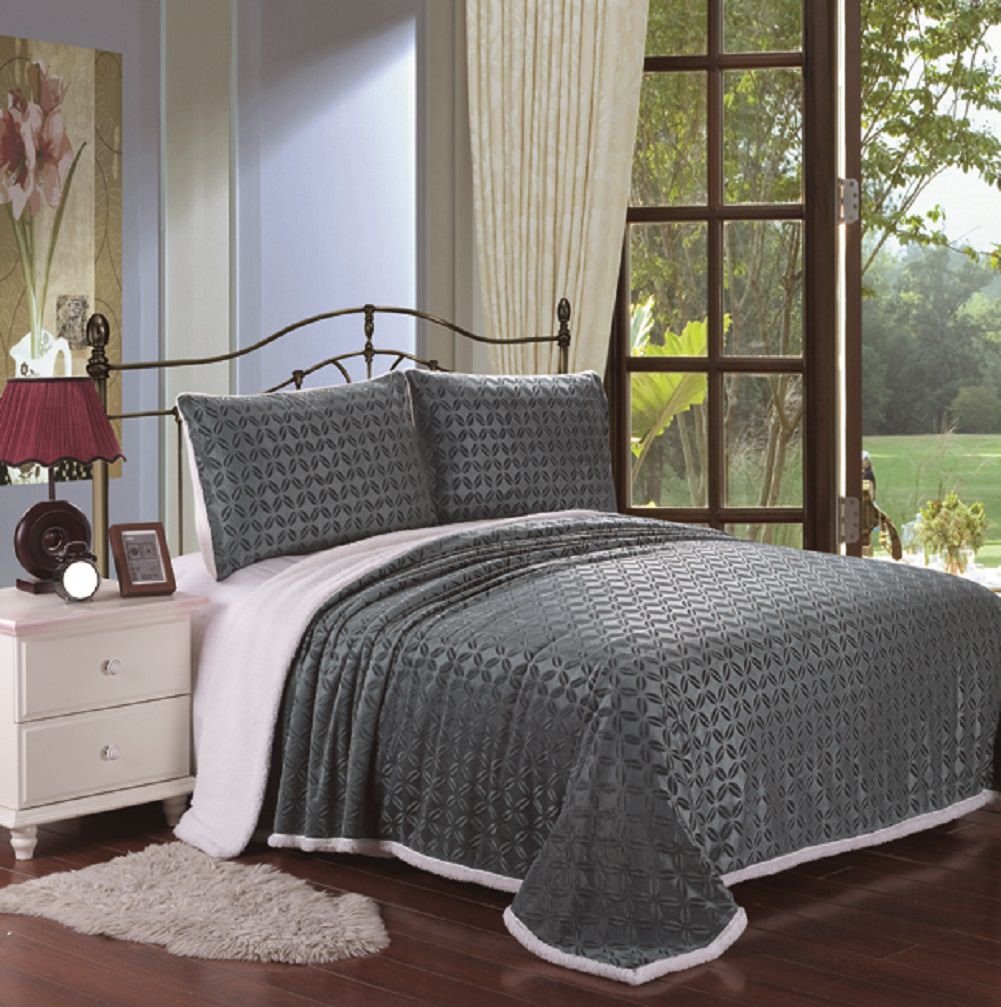 Decor&More Home Essentials Mermaid Oversized Sherpa Blanket - Best Buy Furniture