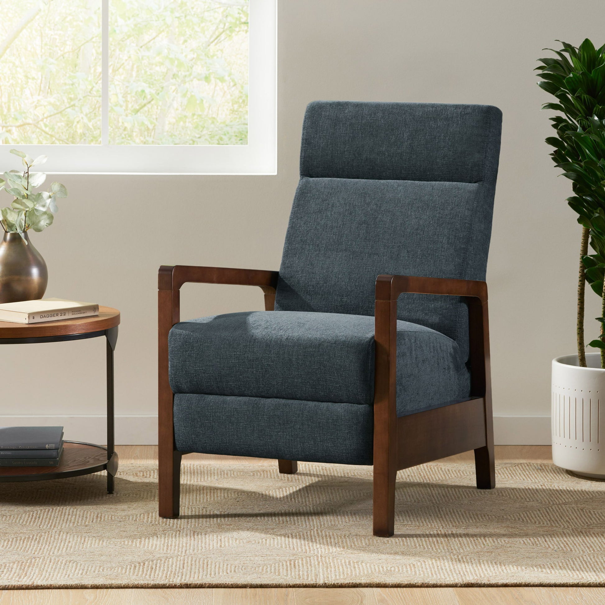 Contemporary Wide Hand Manual Club Recliner - Best Buy Furniture