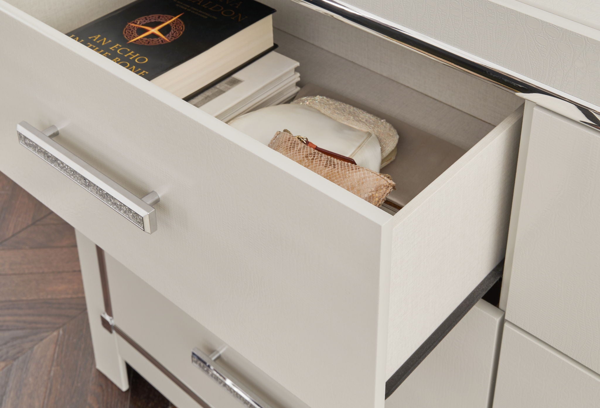 Zyniden - Six Drawer Dresser - Silver