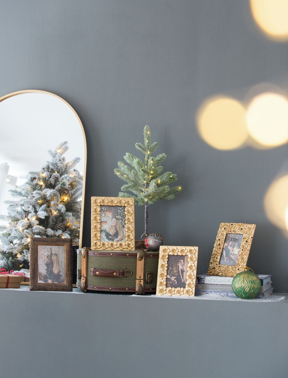Vintage Photo Frame & Flower Design