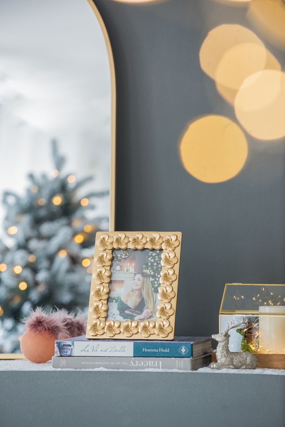 Vintage Photo Frame & Flower Design
