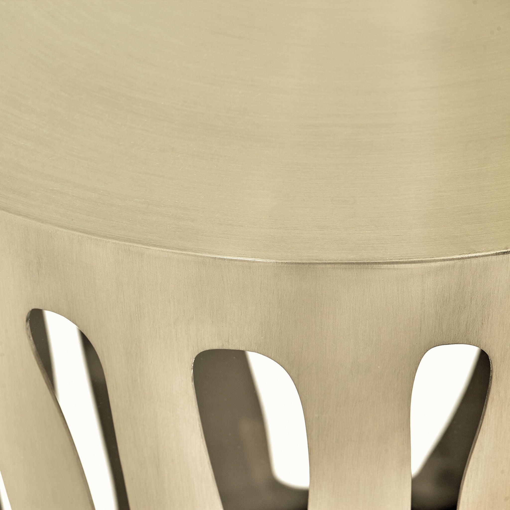 La Rachelle - Round Dining Table - Champagne
