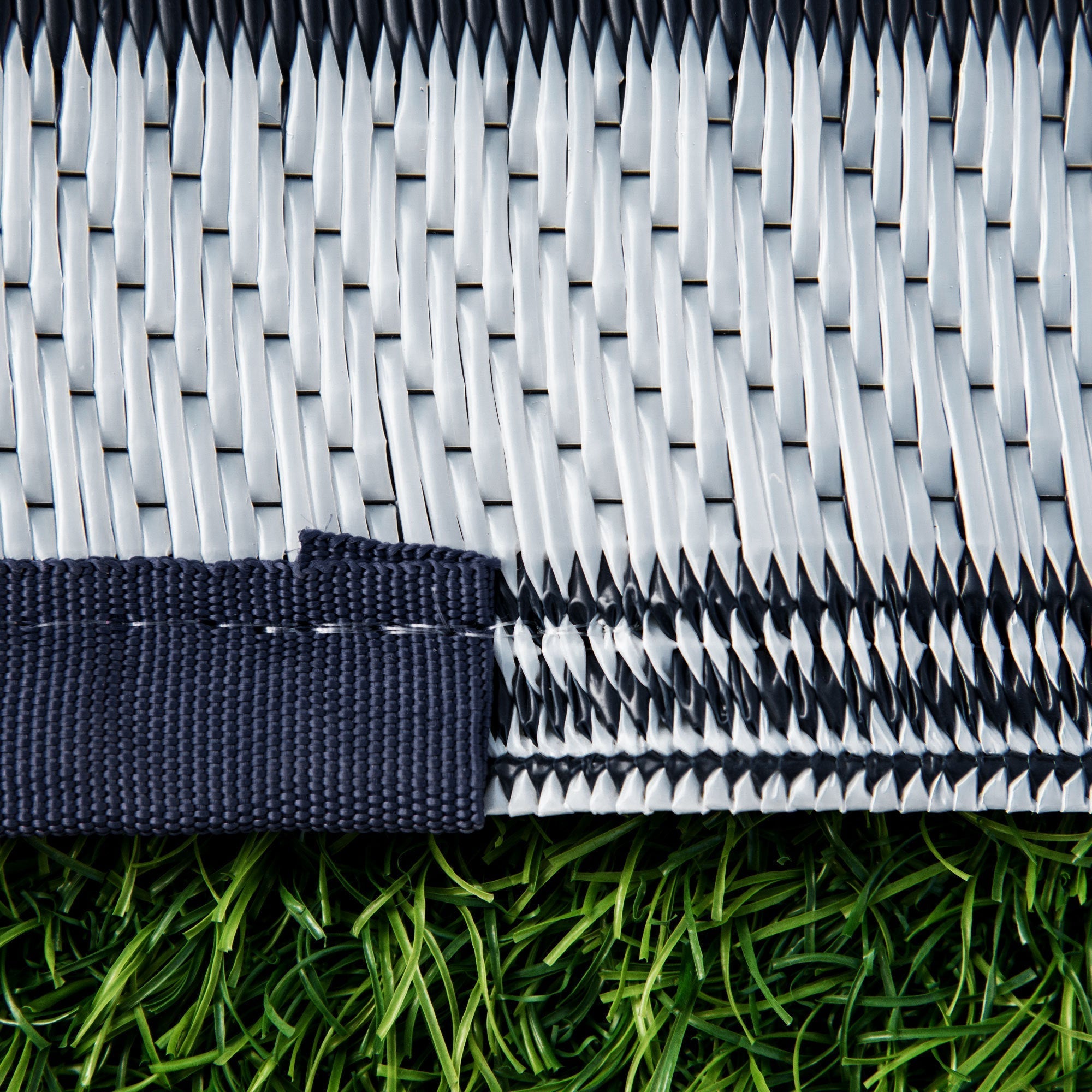 Reversible outdoor rug carpet, 9' x 18' waterproof