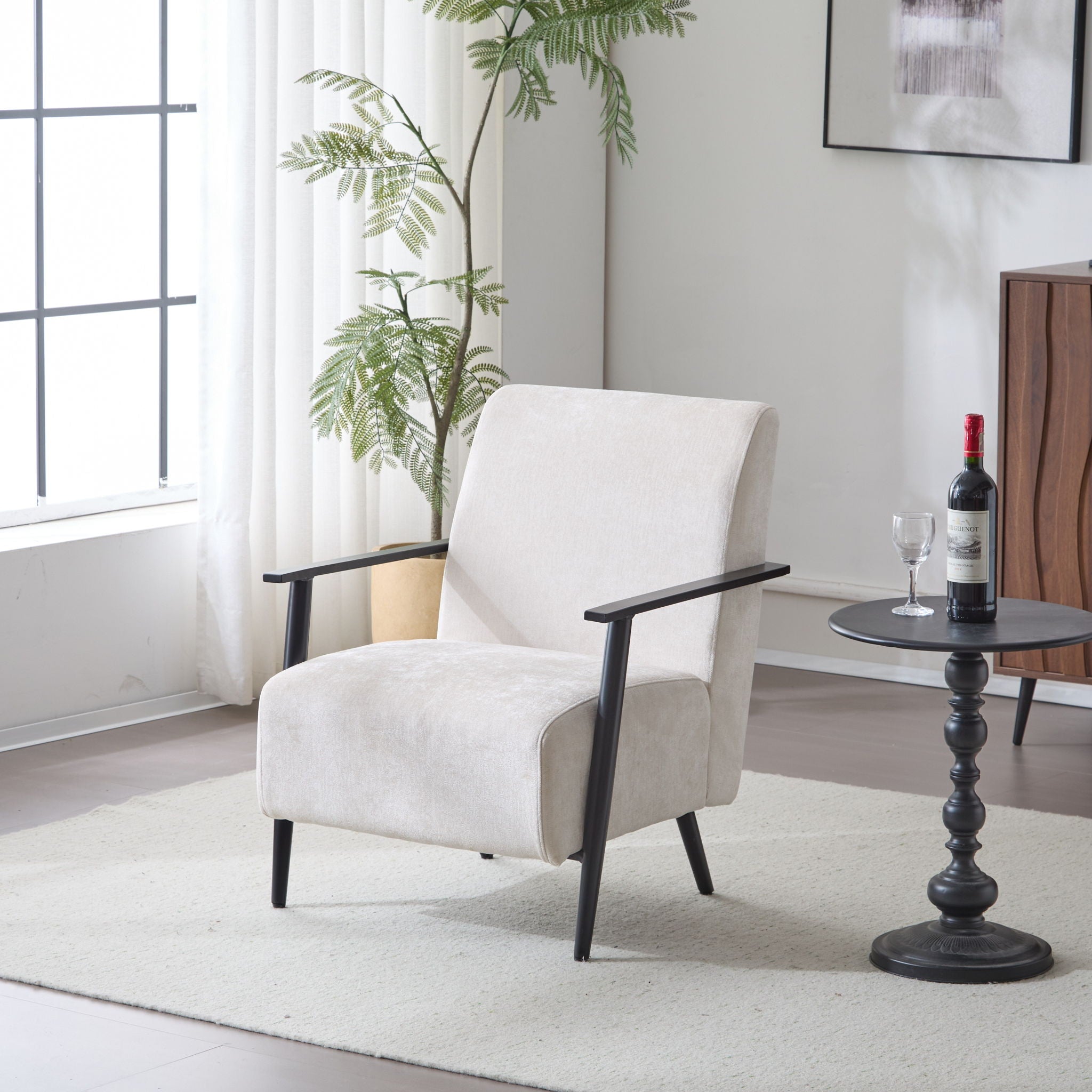 Modern Lounge Chair With Polyester Upholstery