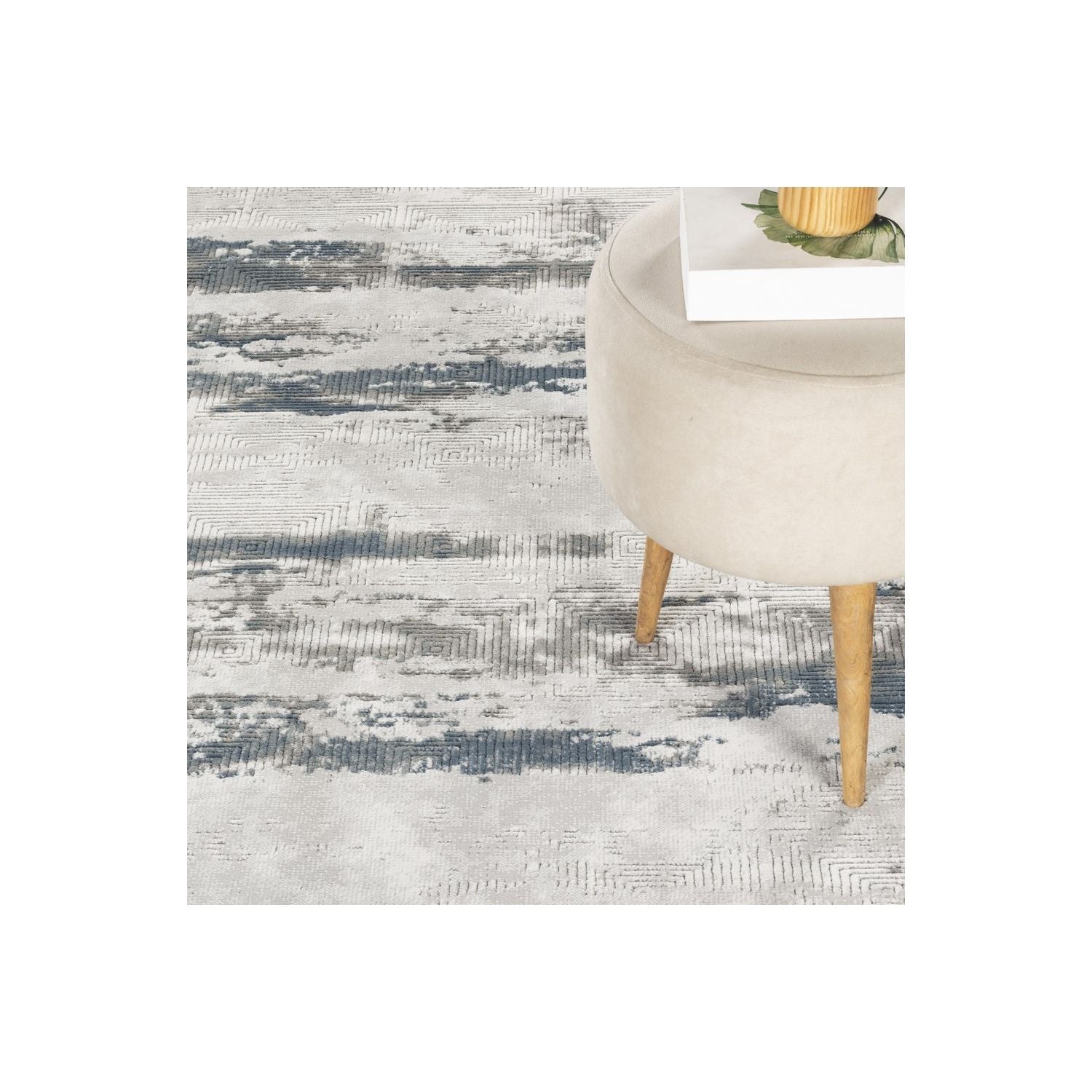 Geometrix - 5'3" X 7'3" Area Rug With Geometric 3D Effect - Gray / Ivory