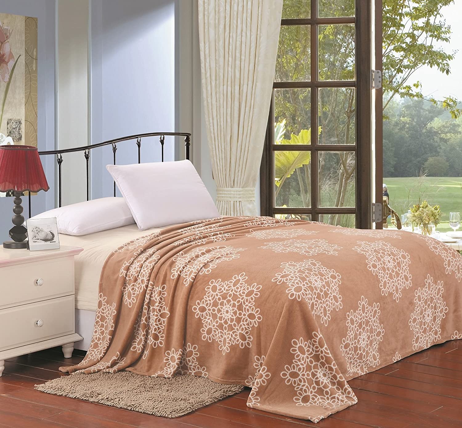 Décor&More Ultra Lush Daisy Snowflake Mandala Microplush Blanket - Best Buy Furniture