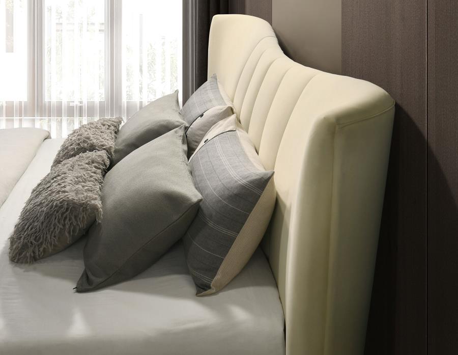 Evelyn - Upholstered Panel Platform Bed