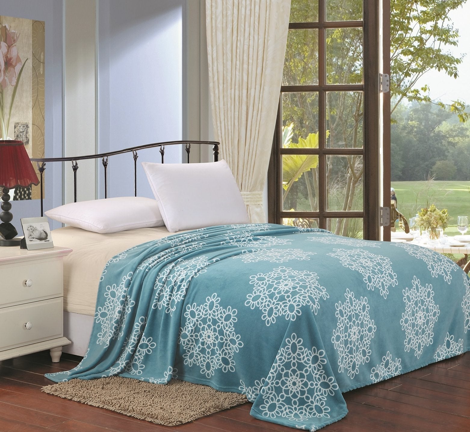 Décor&More Ultra Lush Daisy Snowflake Mandala Microplush Blanket - Best Buy Furniture