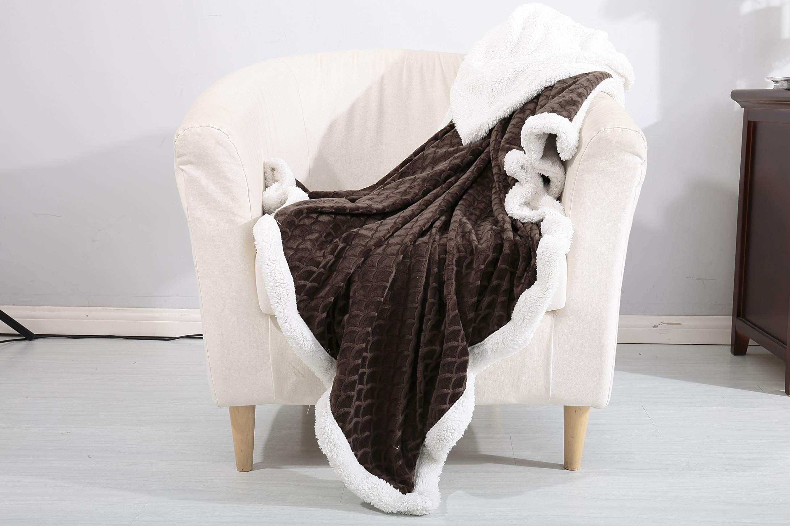 Decor&More Home Essentials Mermaid Oversized Sherpa Blanket - Best Buy Furniture