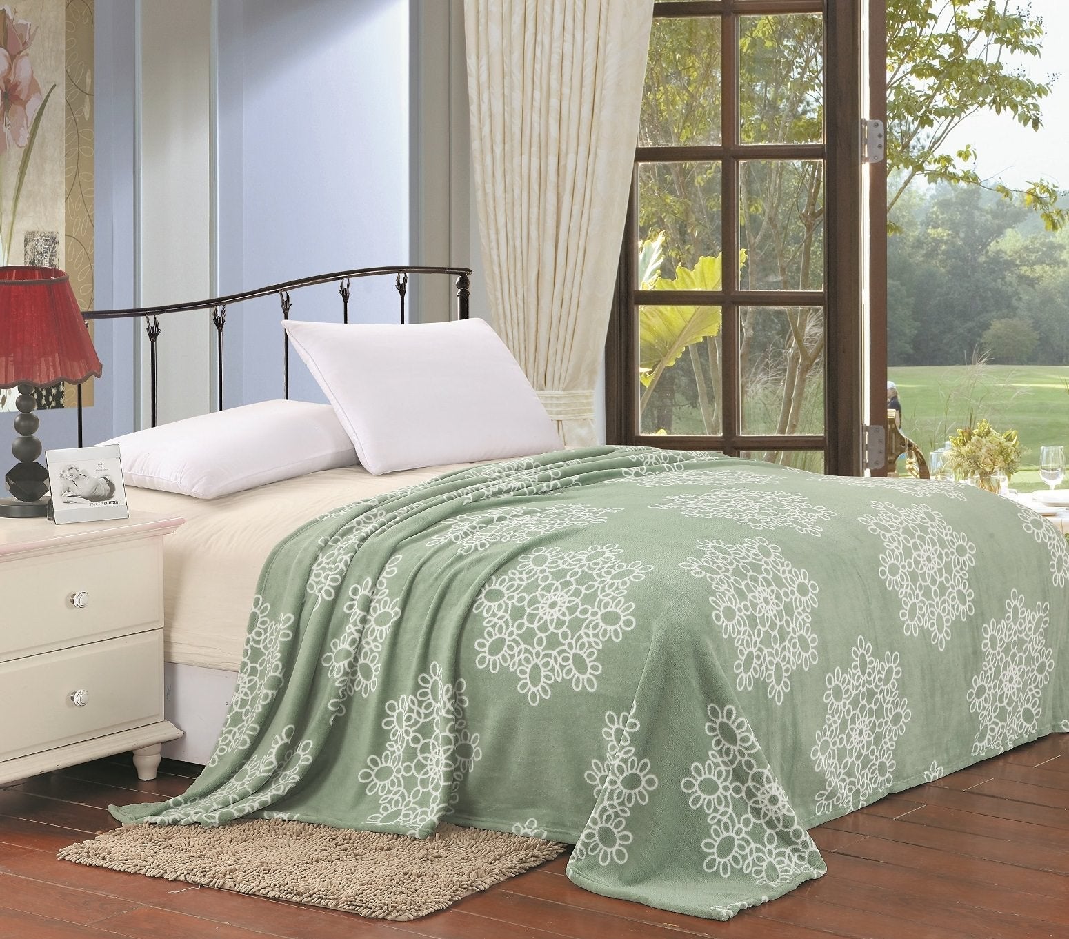 Décor&More Ultra Lush Daisy Snowflake Mandala Microplush Blanket - Best Buy Furniture