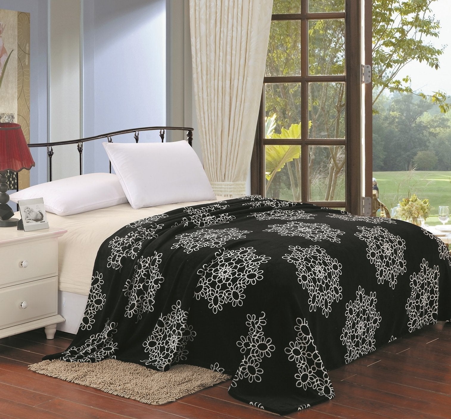 Décor&More Ultra Lush Daisy Snowflake Mandala Microplush Blanket - Best Buy Furniture