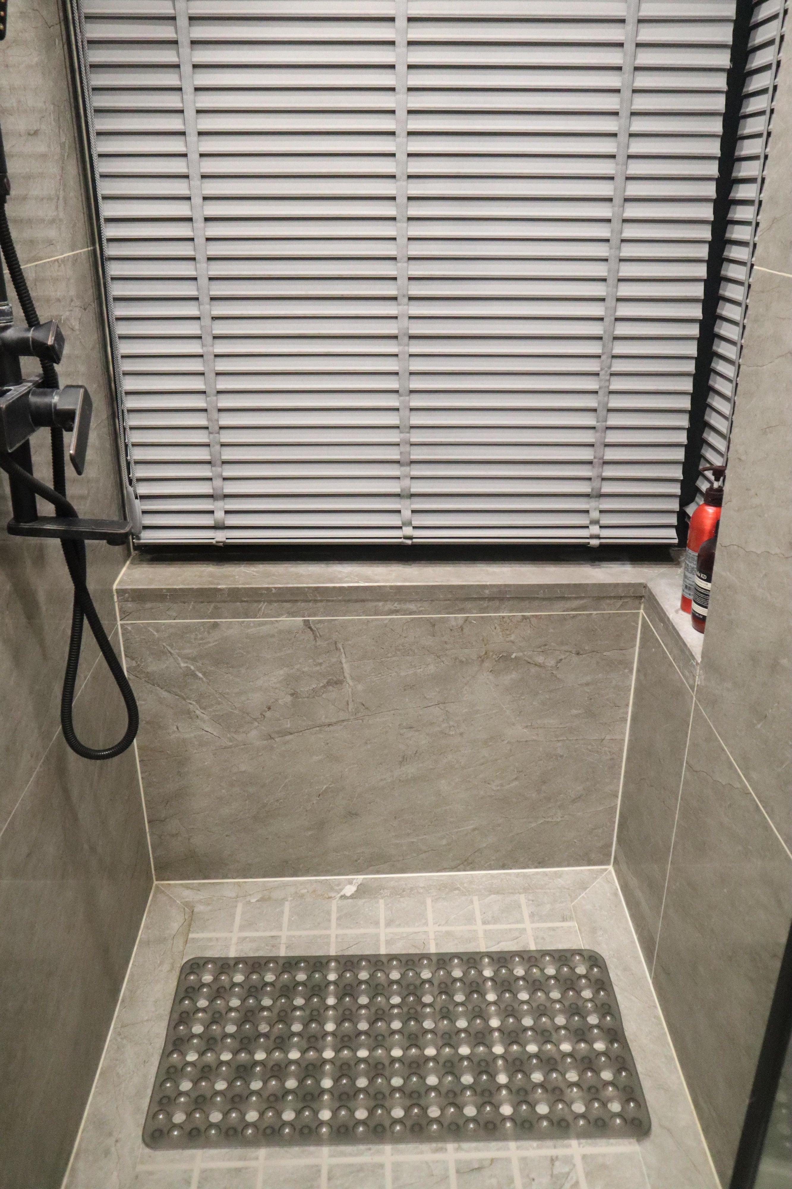 Non Skid Bubble Bath Mat - 4 Colors!