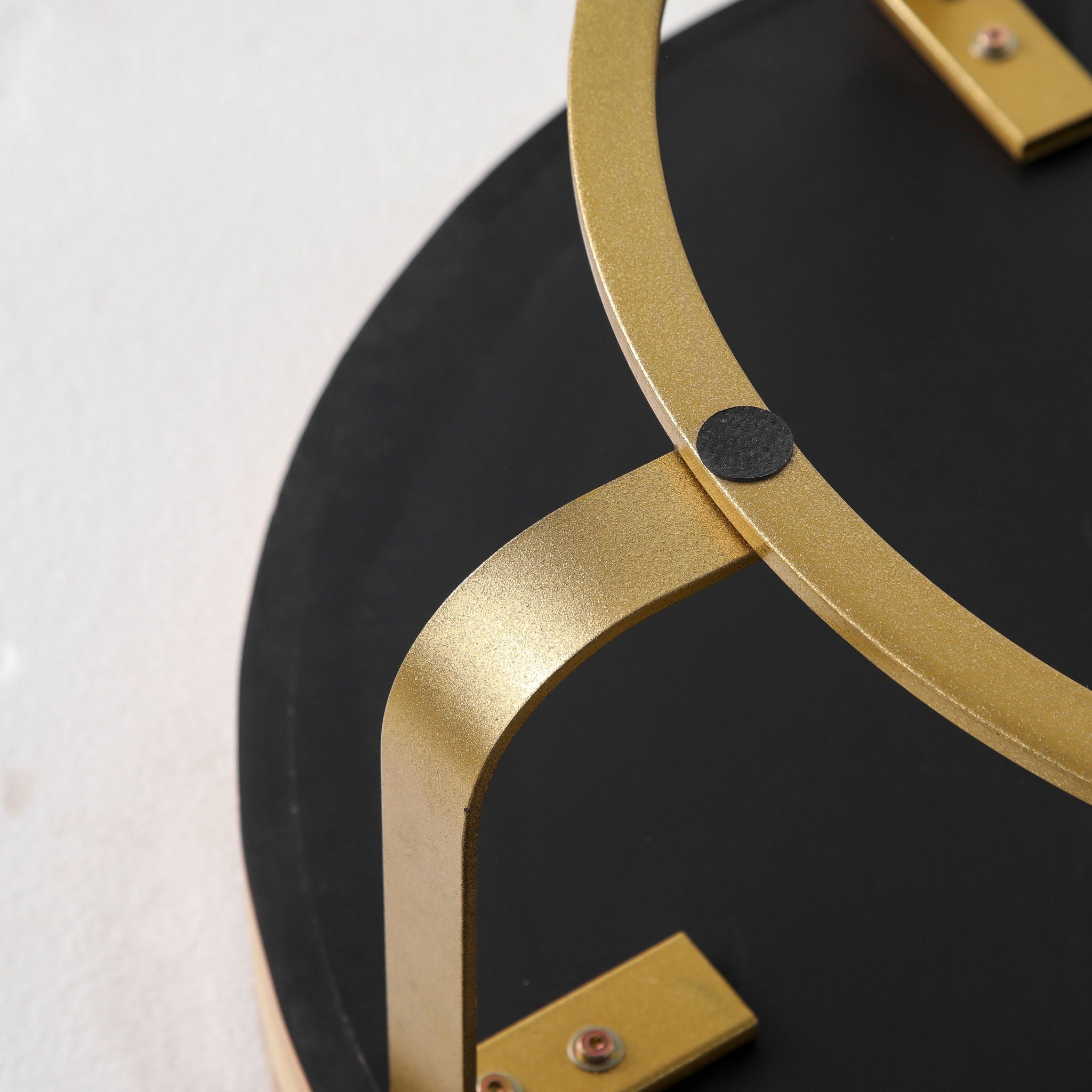 Modern Round Coffee Table With Wooden Carving Pattern