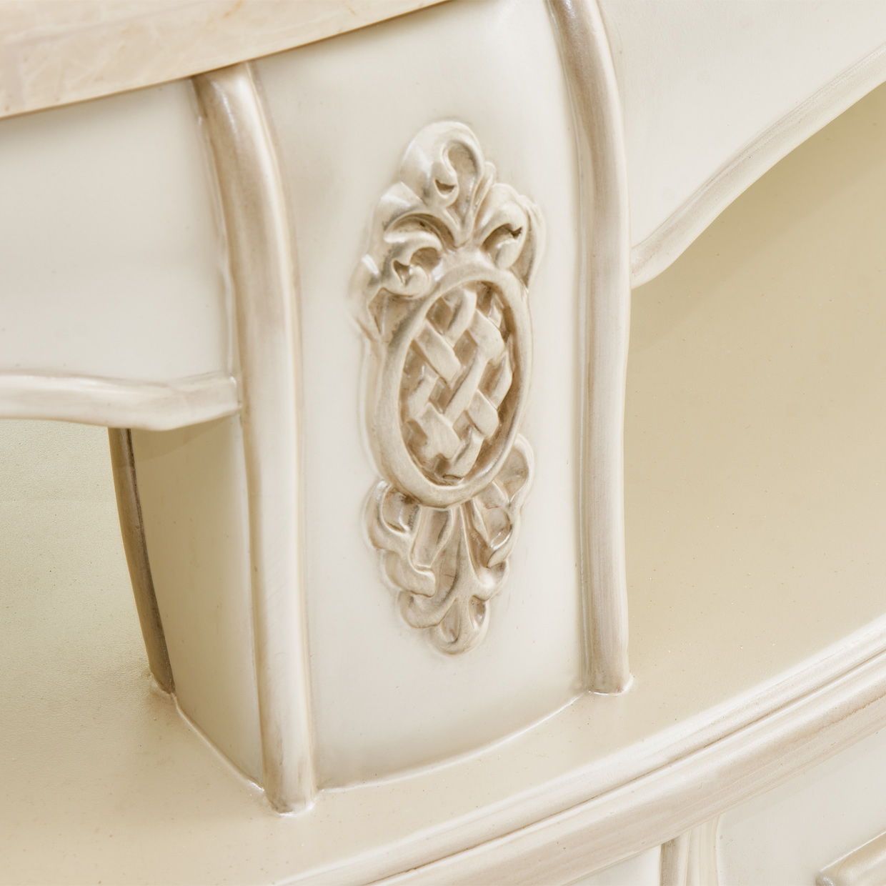Lavelle - Round Cocktail Table - Classic Pearl