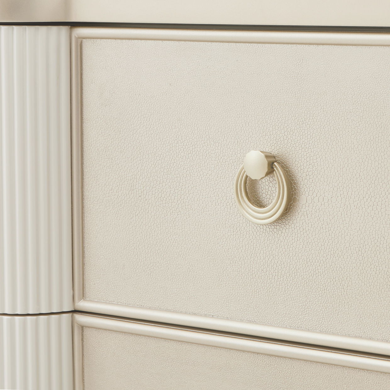La Marisia - 5-Drawer Chest - Creamy Pearl