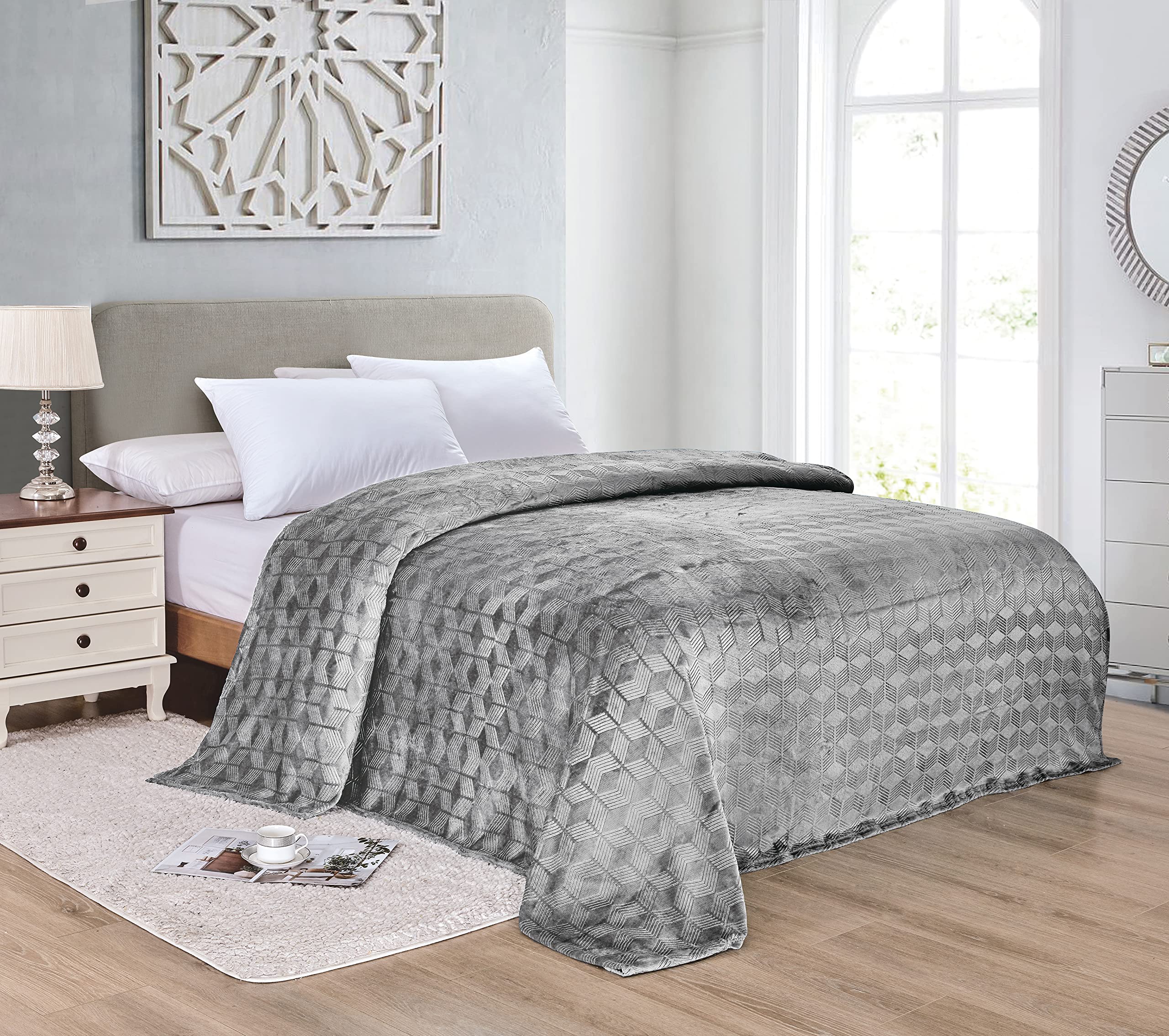 Ultra Plush by Decor&More Amrani Chevron Arrow Jacquard Microplush Blanket - Best Buy Furniture