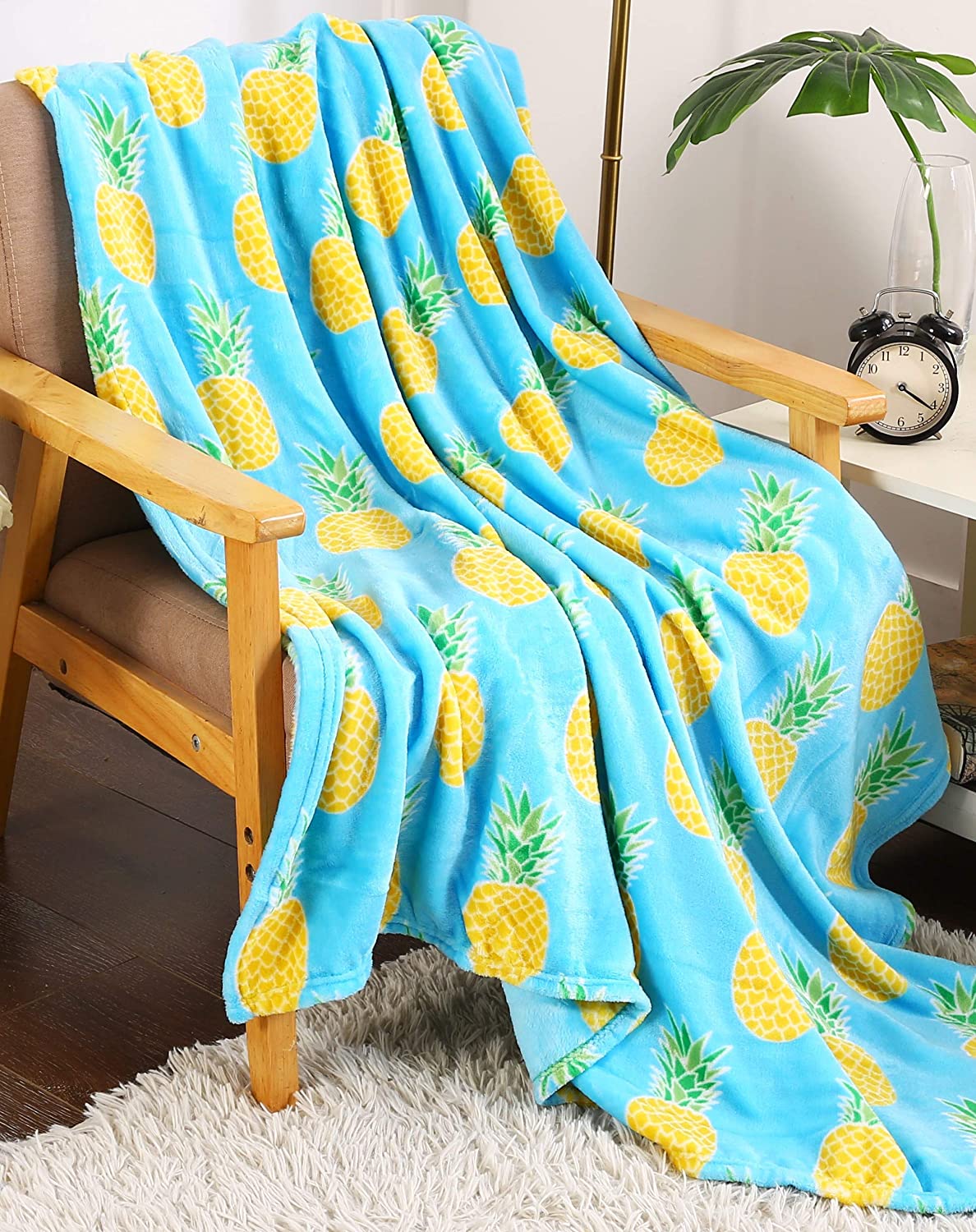 Summertime whimsy plush fleece throw blanket (50" x 60") - pineapple