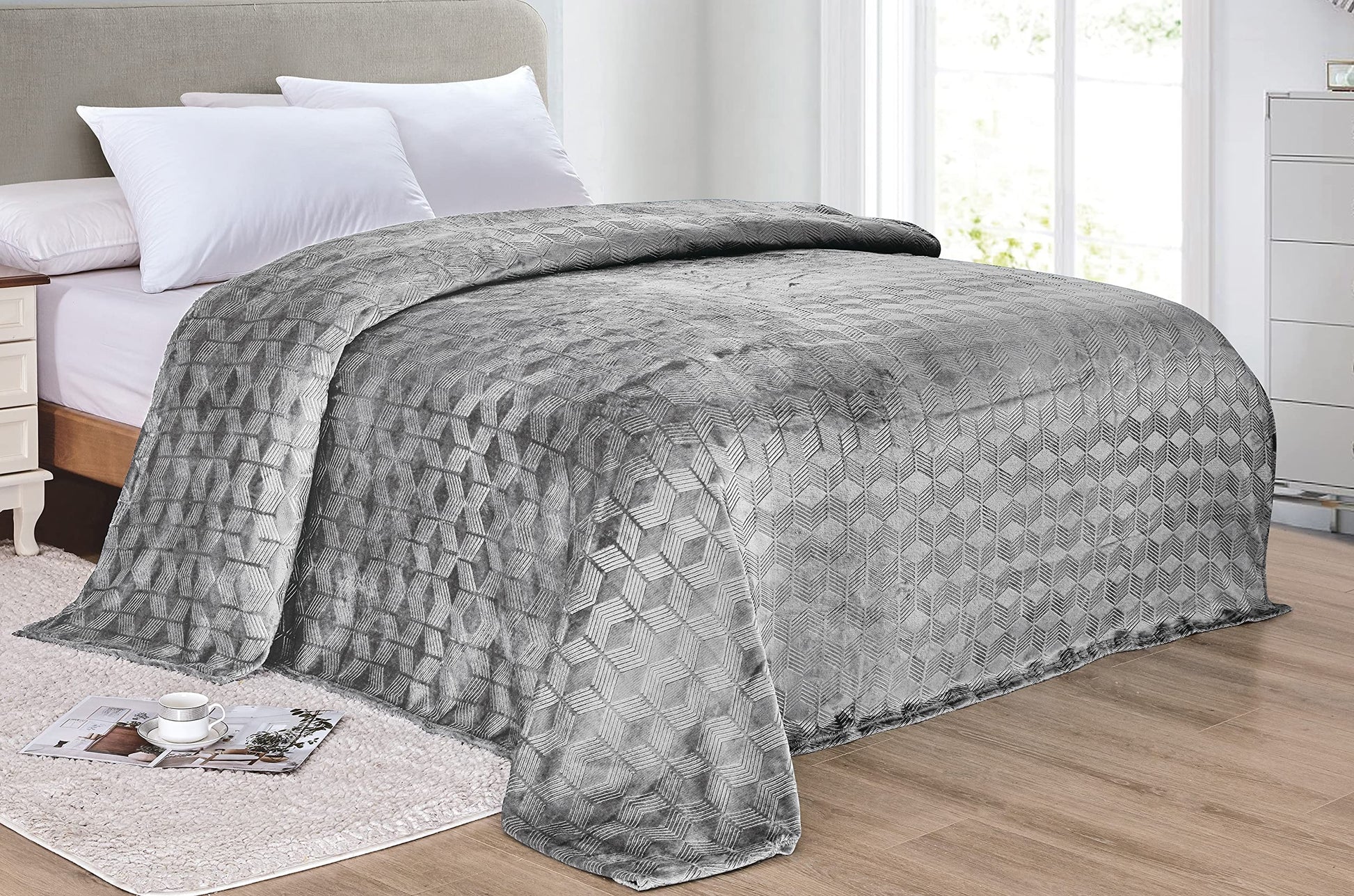 Ultra Plush by Decor&More Amrani Chevron Arrow Jacquard Microplush Blanket - Best Buy Furniture