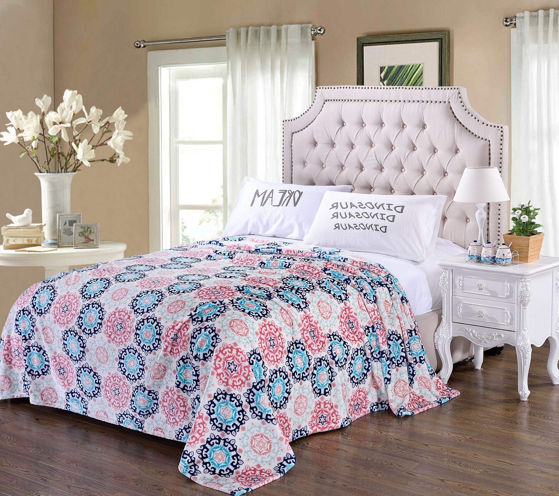 Decor&More Ultra Lush Extra Soft Modern Art Microplush Blanket - Best Buy Furniture