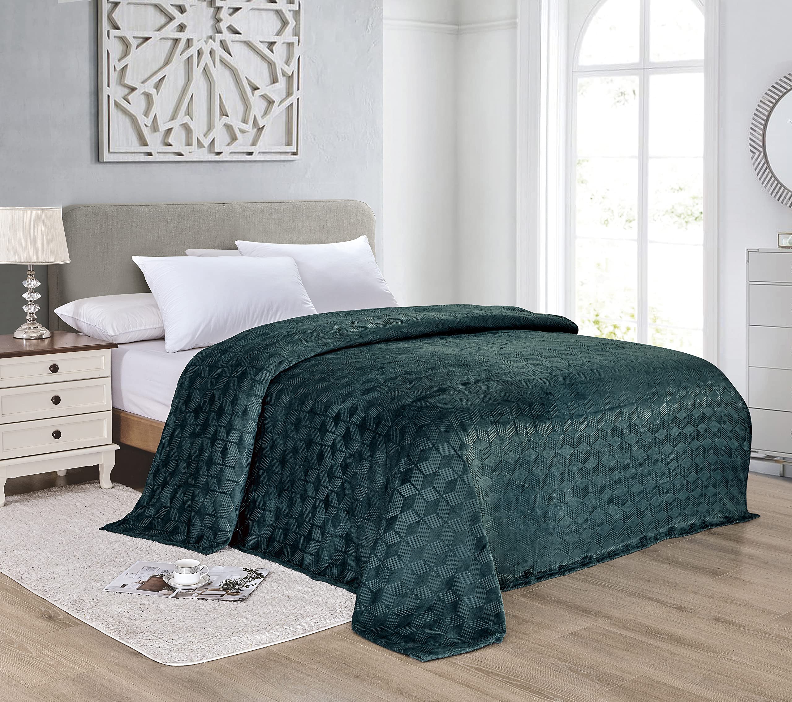 Ultra Plush by Decor&More Amrani Chevron Arrow Jacquard Microplush Blanket - Best Buy Furniture