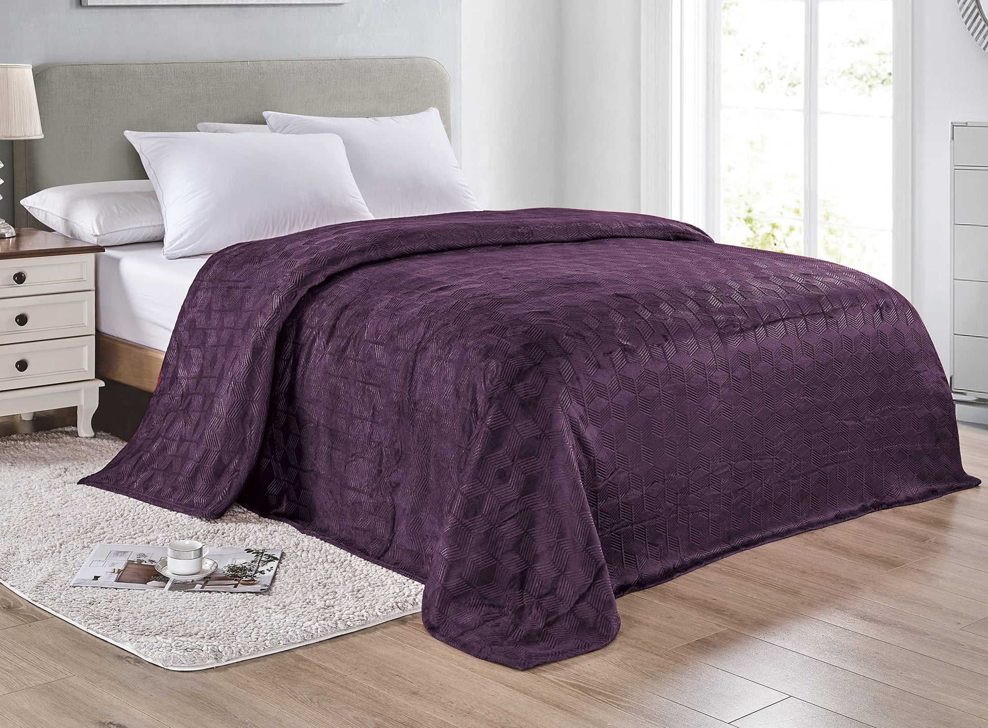 Ultra Plush by Decor&More Amrani Chevron Arrow Jacquard Microplush Blanket - Best Buy Furniture