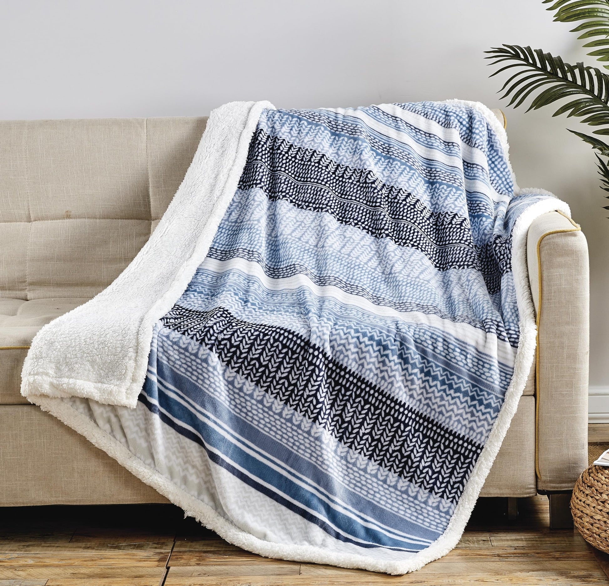 Faith, Hope, Love Home Decor Amor Eterno Be Mine Love Collection Valentine'S Day Heart Ultra Plush Throw Blanket - Best Buy Furniture