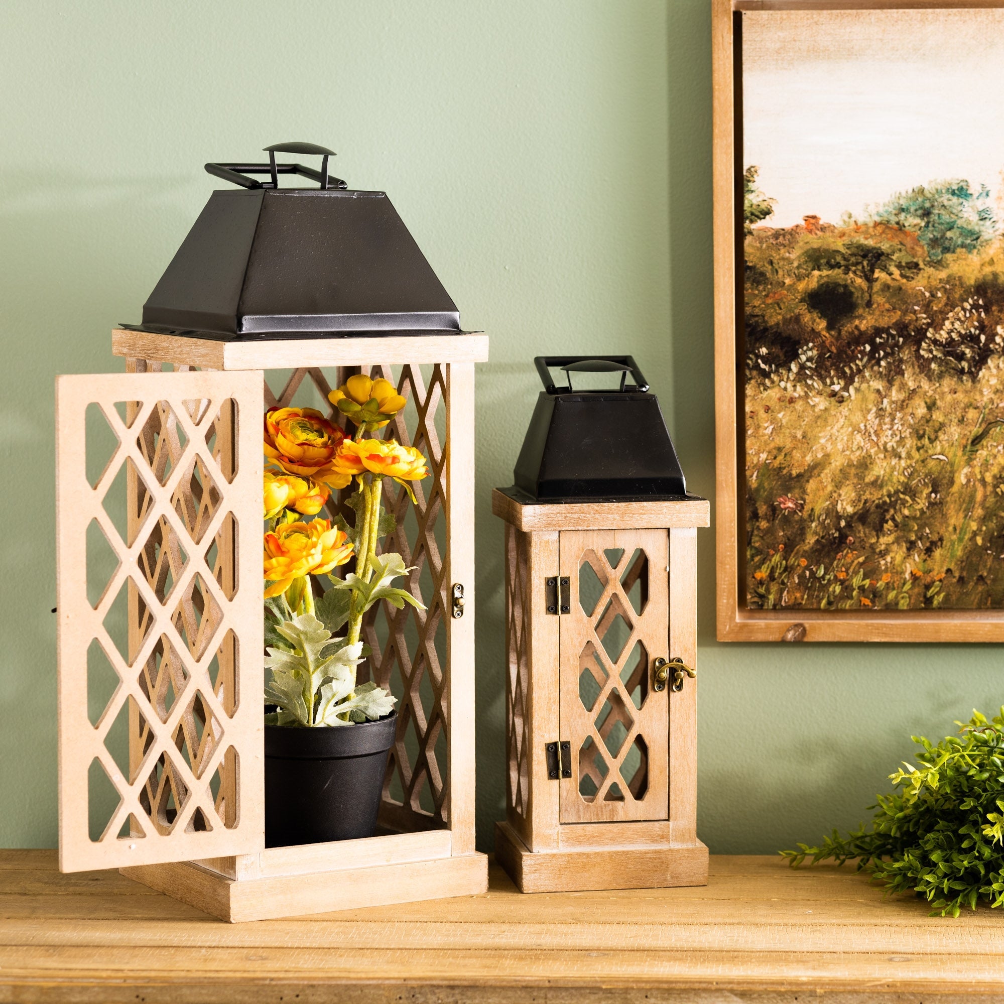 Lattice wood lantern with metal lid (set of 2)