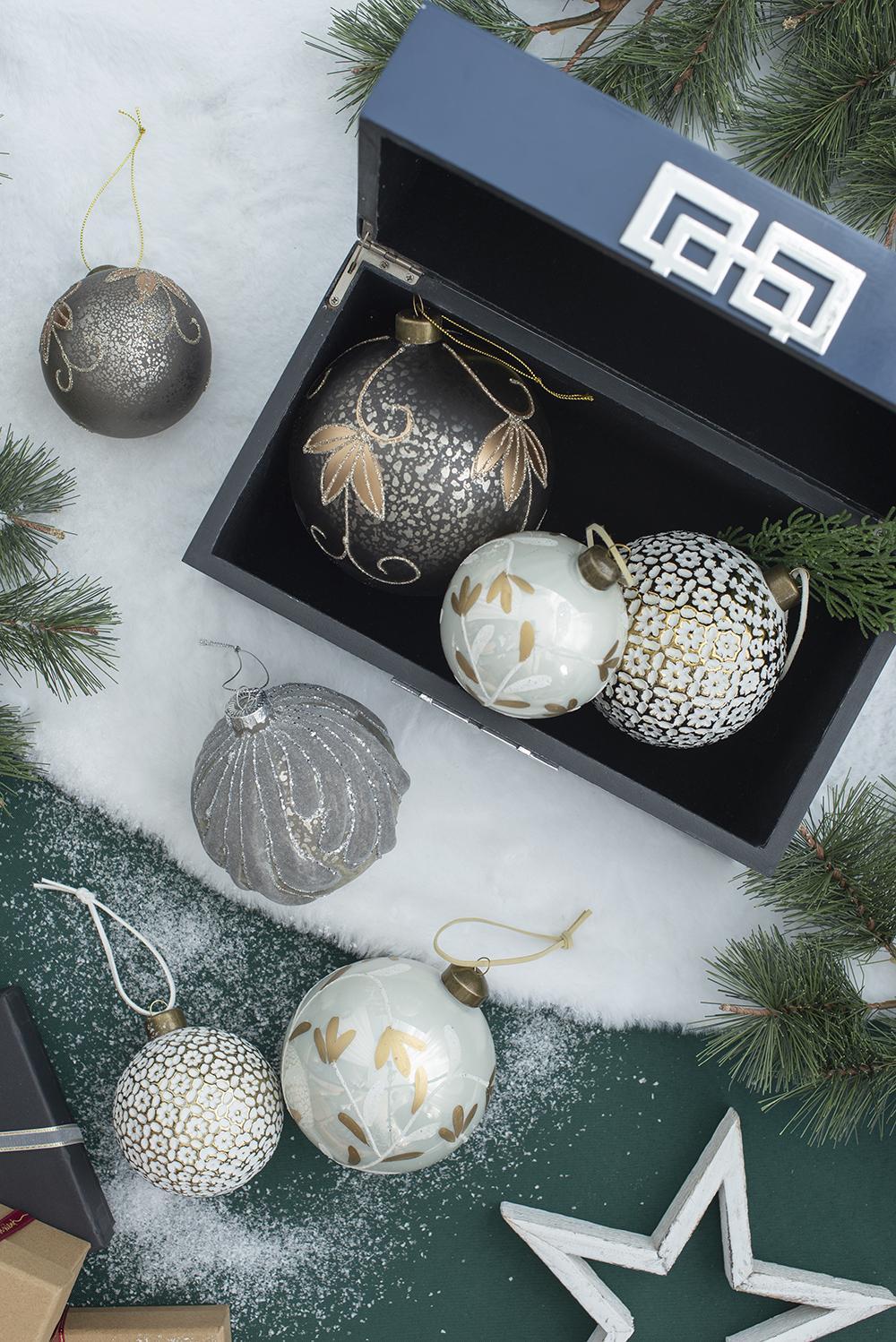 Decorative Hanging Ball Christmas Tree Ornaments For Holiday Party Decorations (Set of 6)