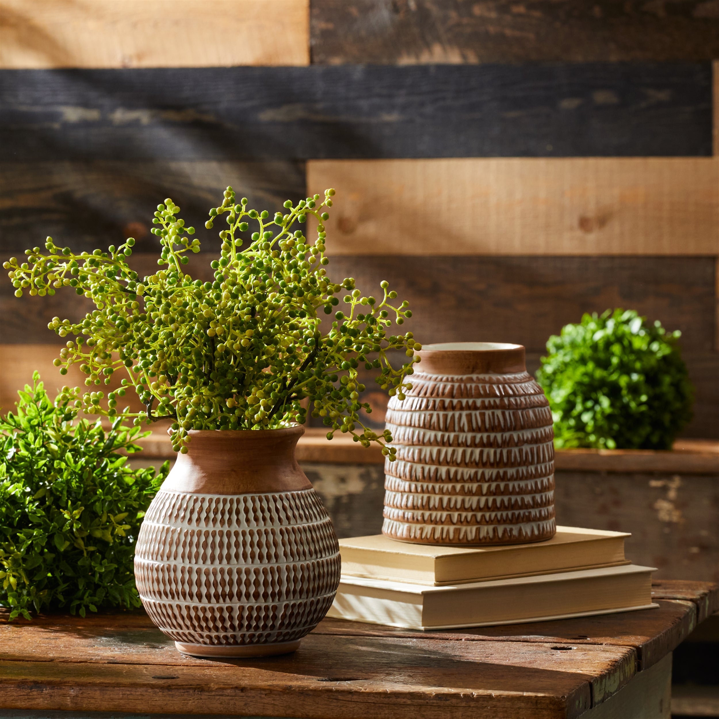 Textured ceramic vase (set of 2)