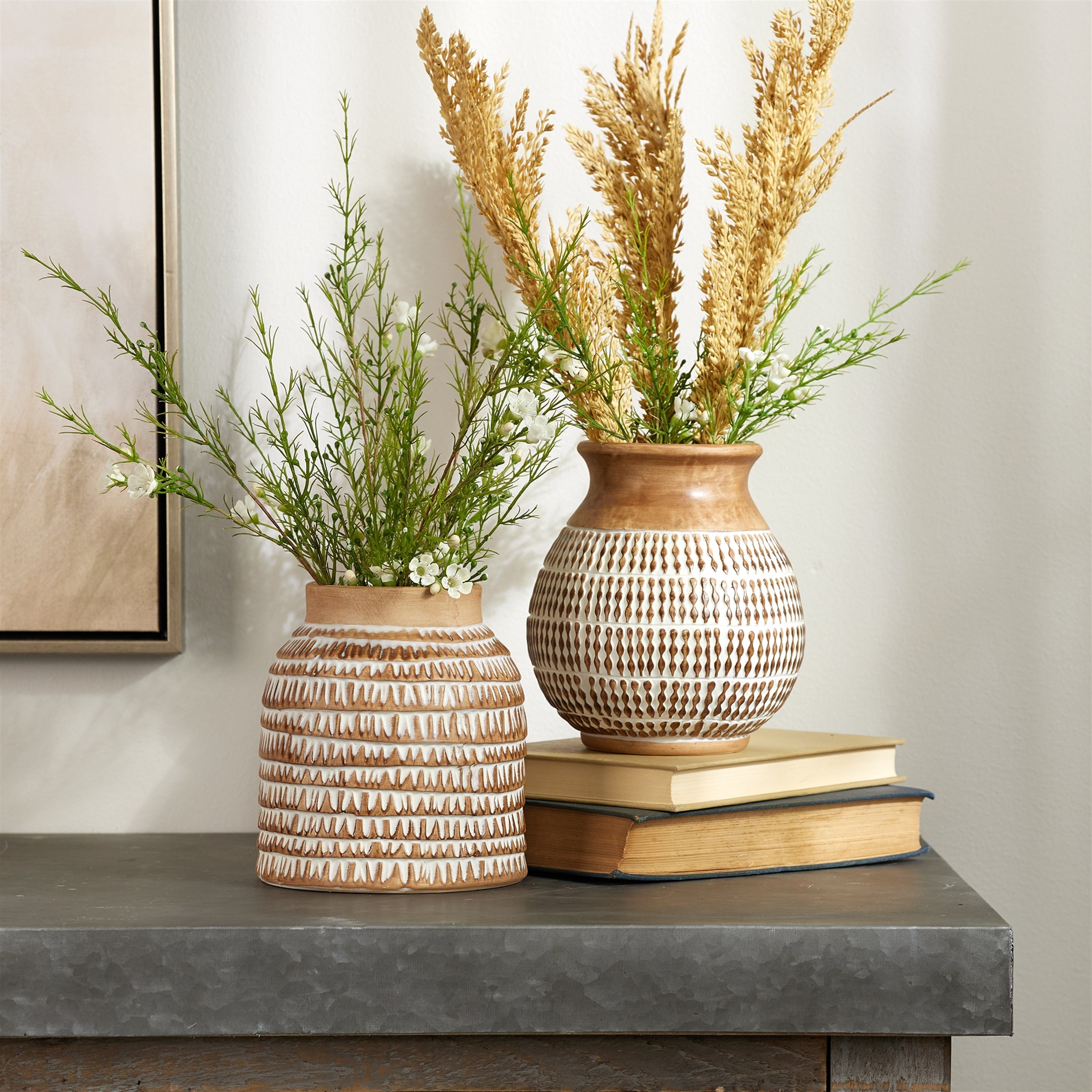 Textured-ceramic-vase-(set-of-2)-Vases