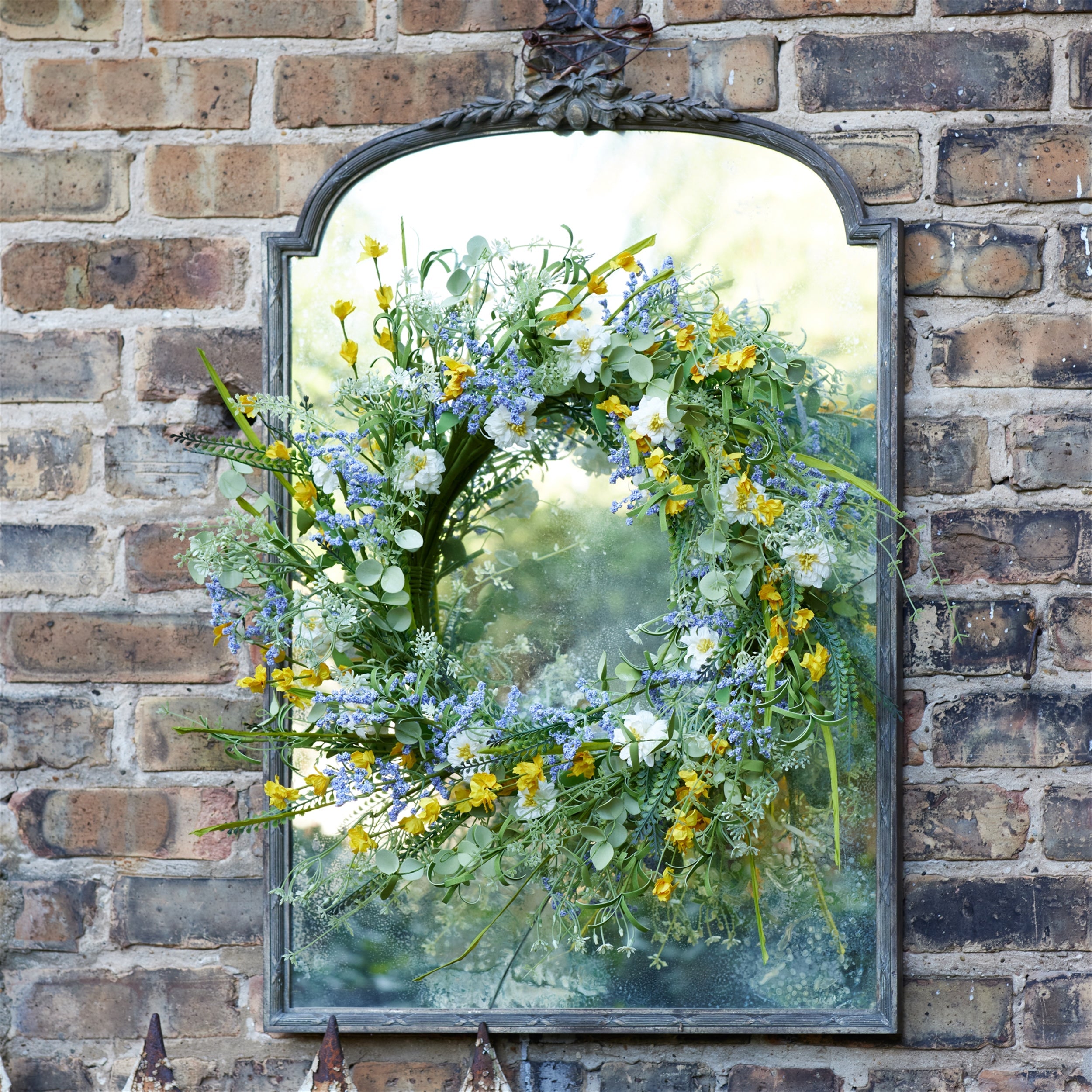 Mixed daisy and lavender floral wreath 22"d