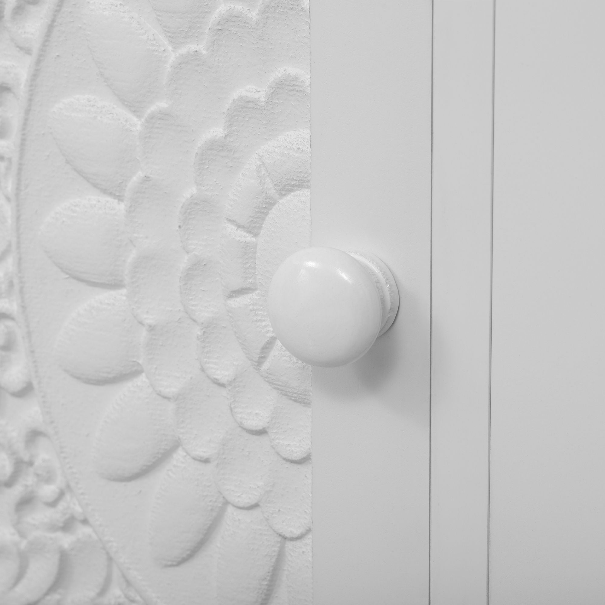 Retro TV Stand For TVs Up To 43", Entertainment Center Media Console Cabinet With 3 Spacious Cabinets, Glass Cabinet Doors And Anti-Tip Device For Living Room - White