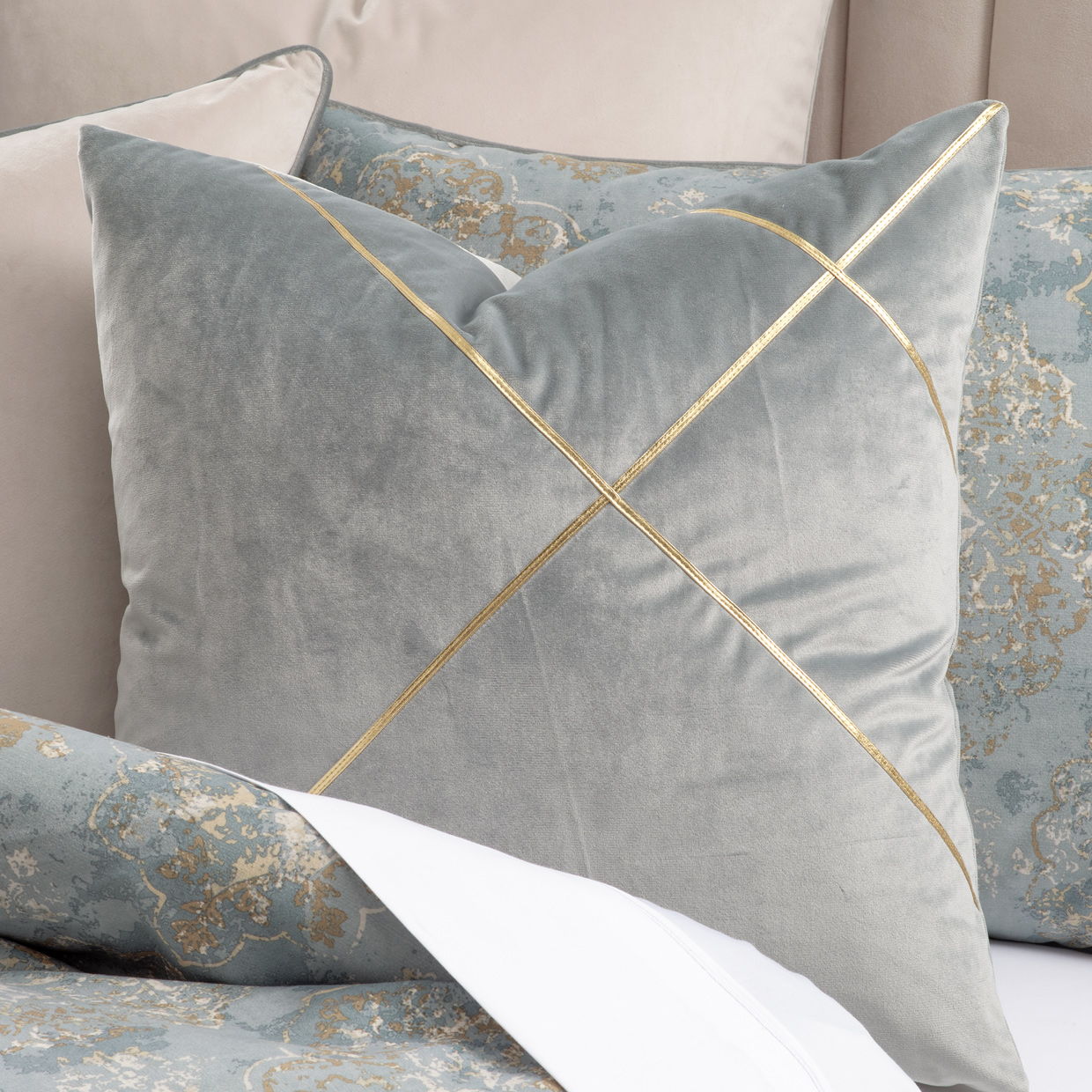 Debonair - 10-Piece King Comforter Set - Mist
