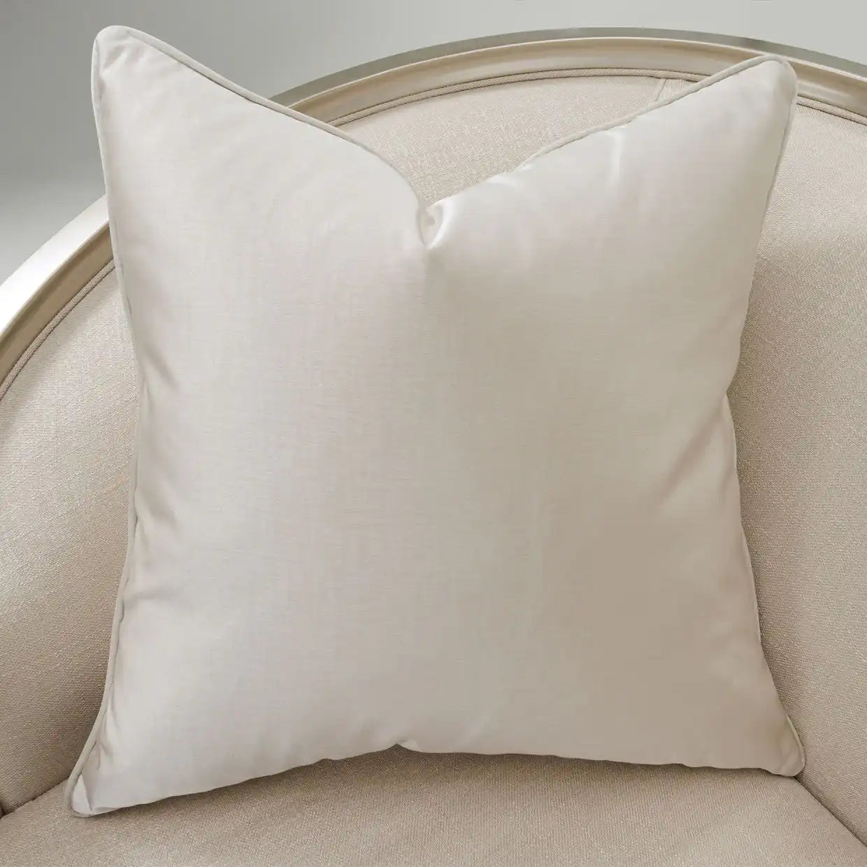 Villa Cherie - Loveseat - Pearl / Caramel