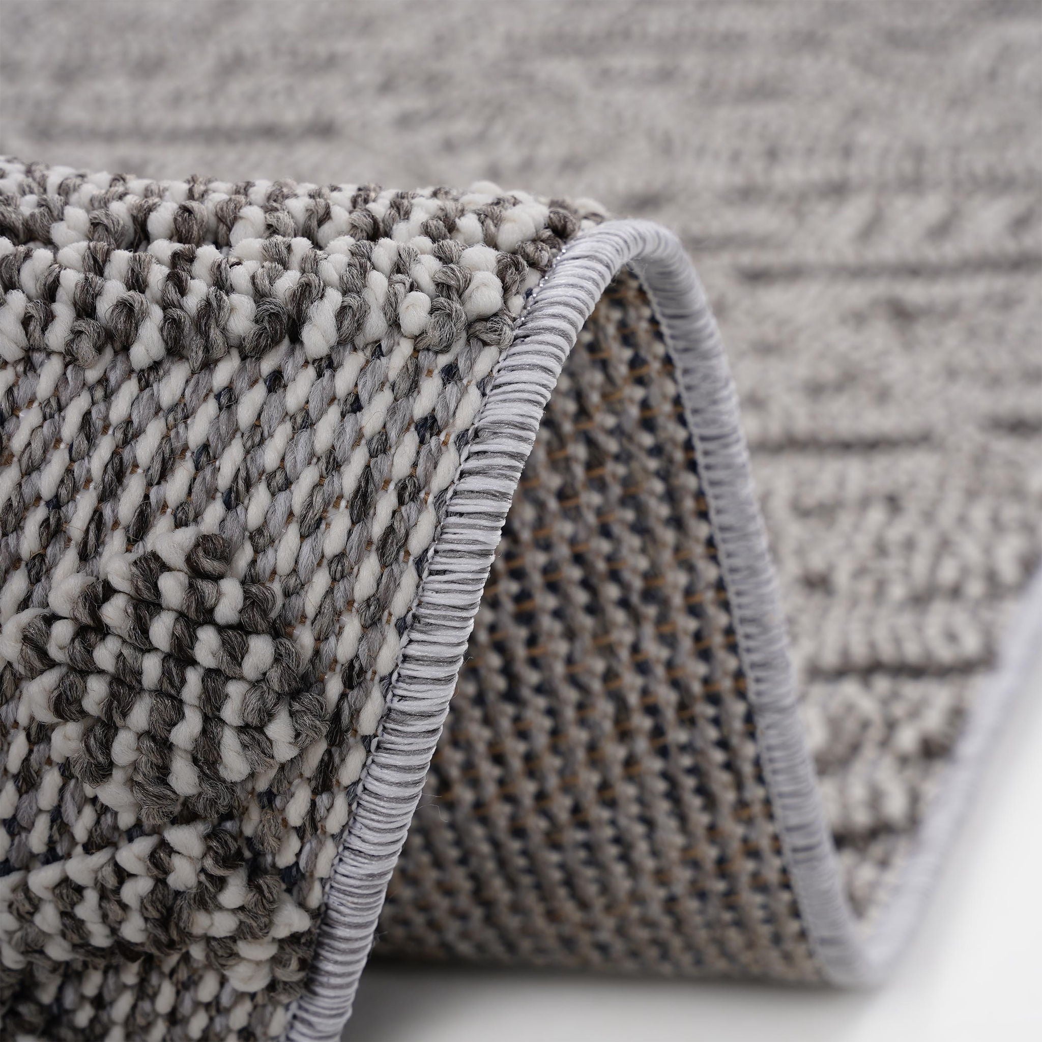 Guros - 6' X 9' Traditional Indoor / Outdoor Area Rug - White