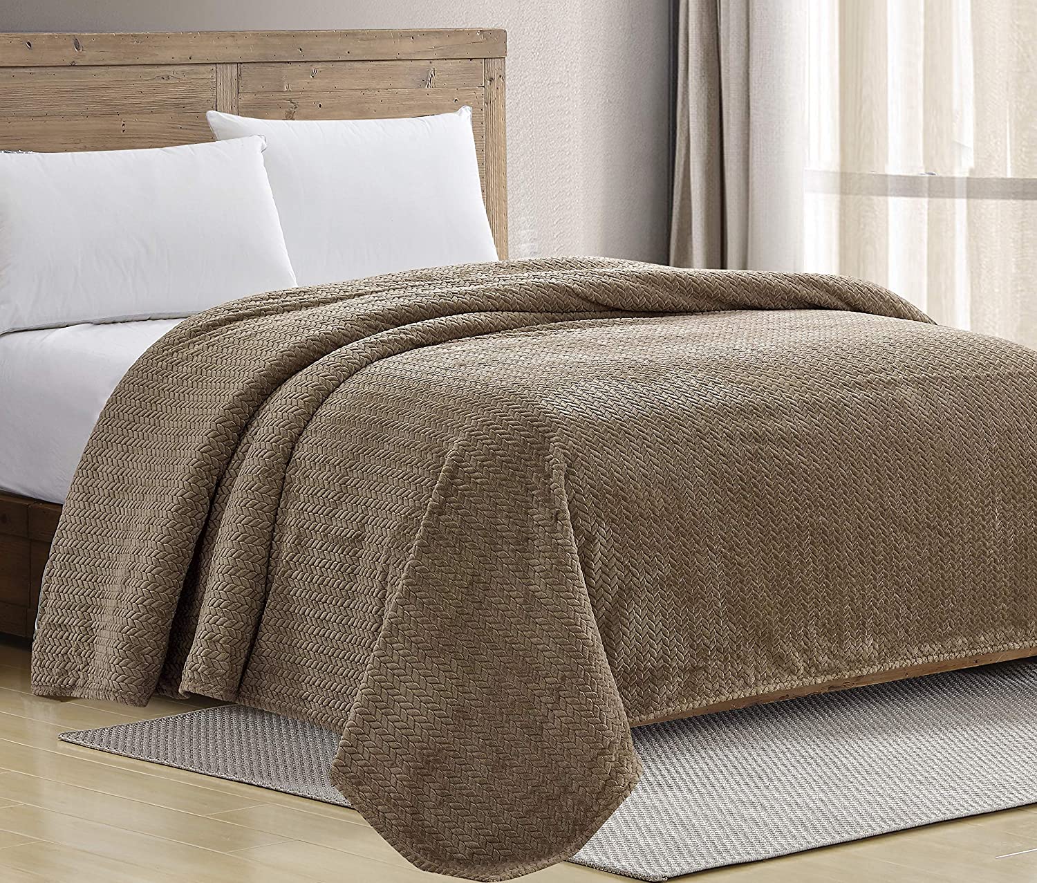 Homeessentials extra heavy and plush chevron braided microplush jacquard blanket