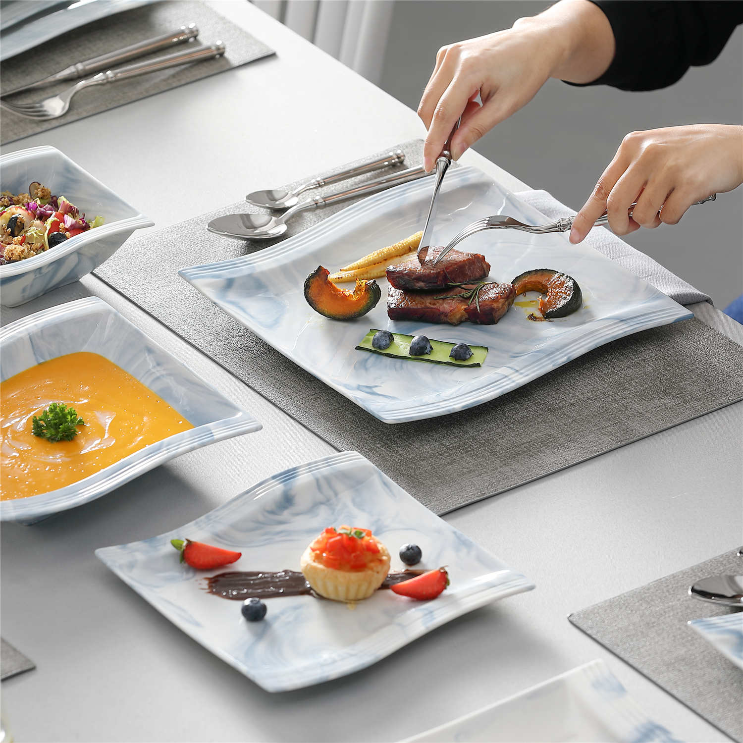 Flora 26 Piece Dinnerware Set