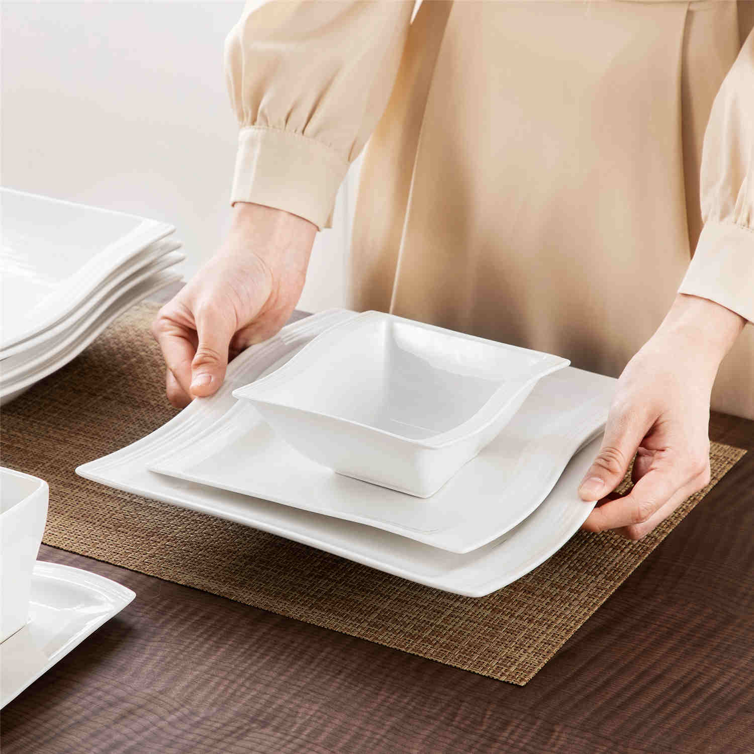 Flora 36 Piece Dinnerware Set