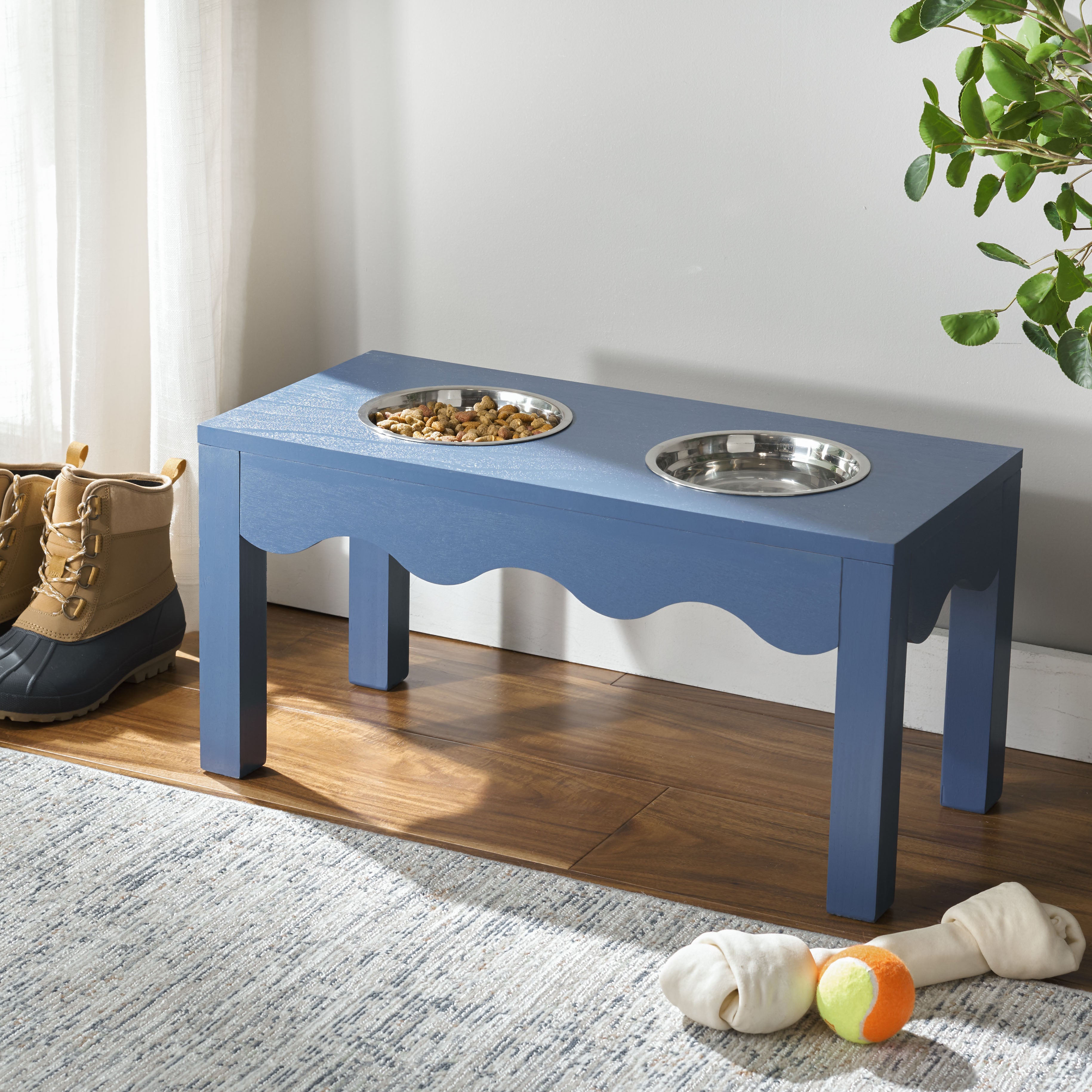 Lilith Pet Feeder/Matt Black