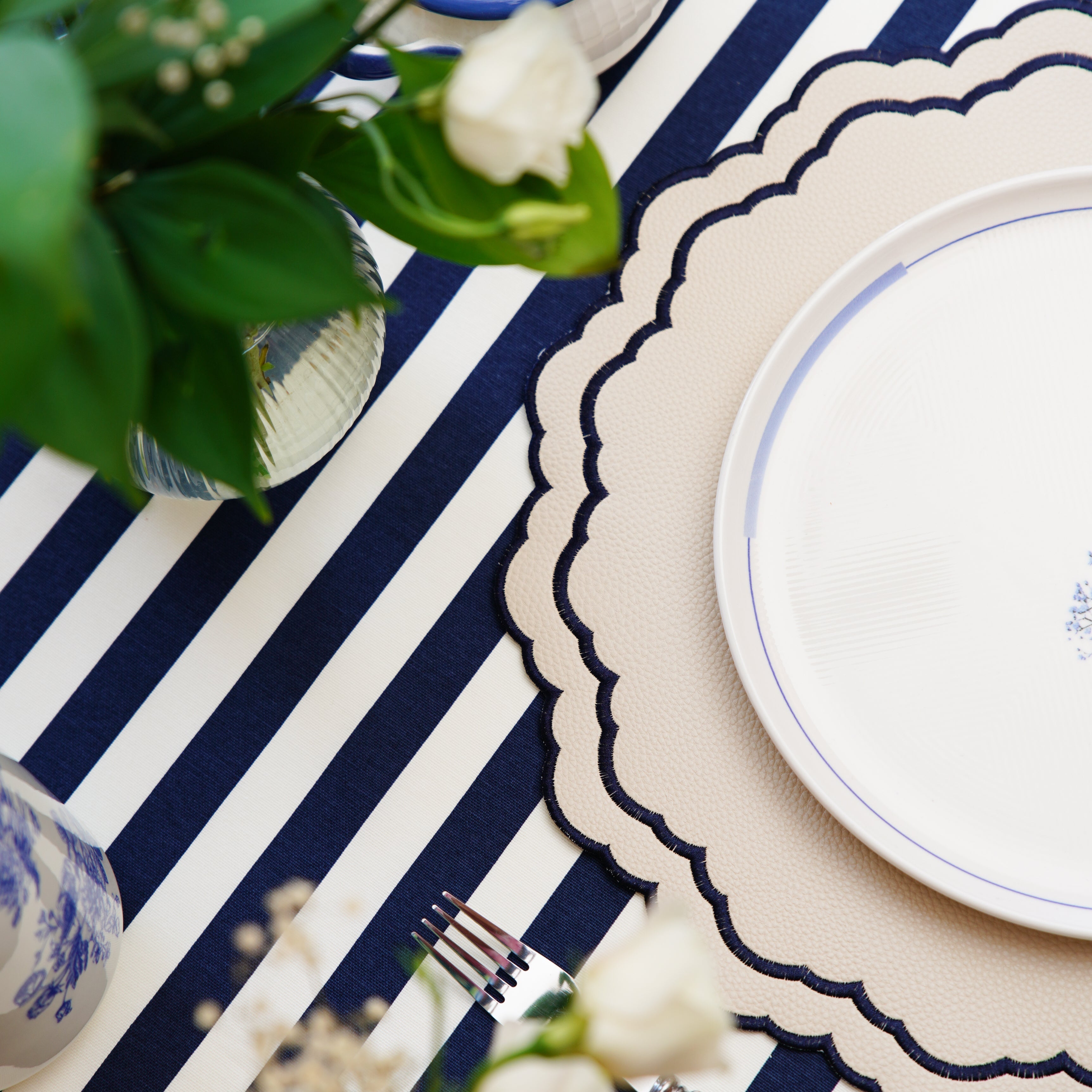 SCARLET WHITE NAVY BLUE ROUND FAUX LEATHER PLACEMAT