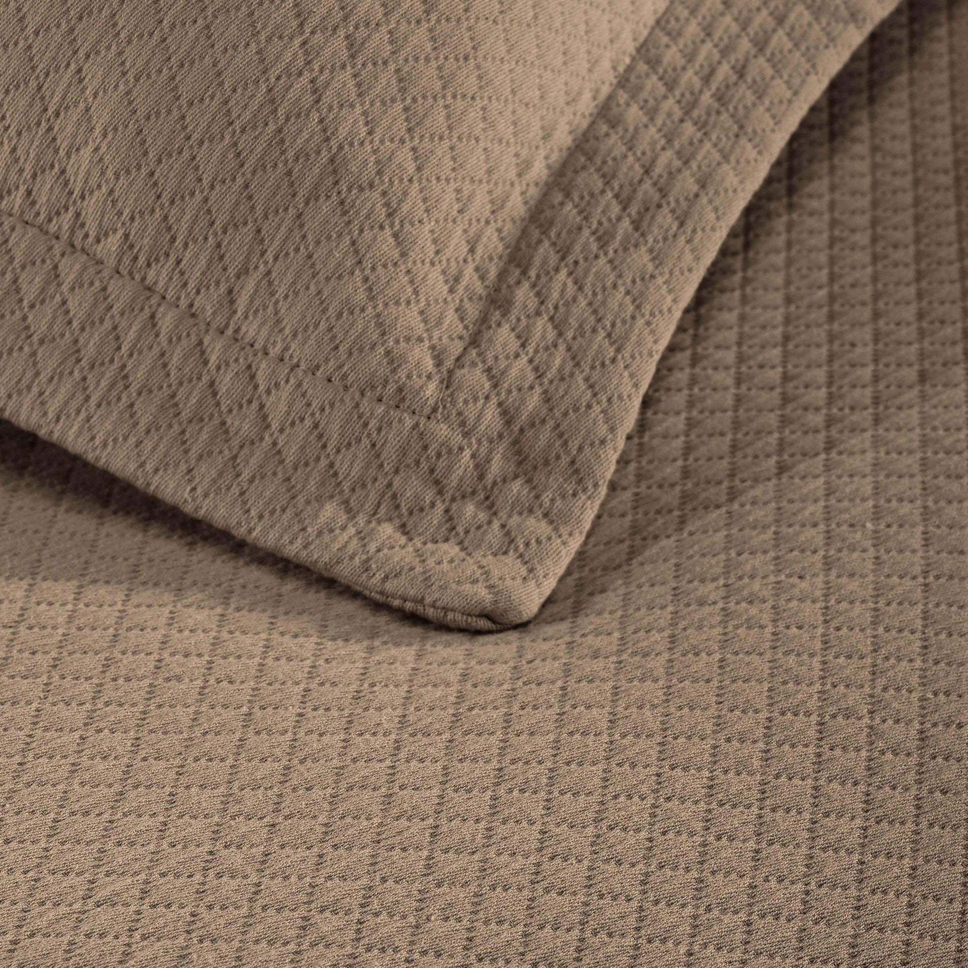 Solitaire Jacquard Matelassé Cotton Diamond Solitaire Bedspread Set - Bedspread by Superior Brand